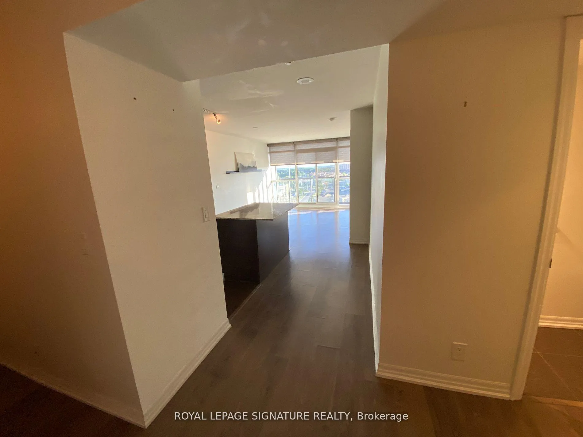 Photo 4 of Unit 1106, 1940 Ironstone Drive, Burlington, Uptown — HOMEH