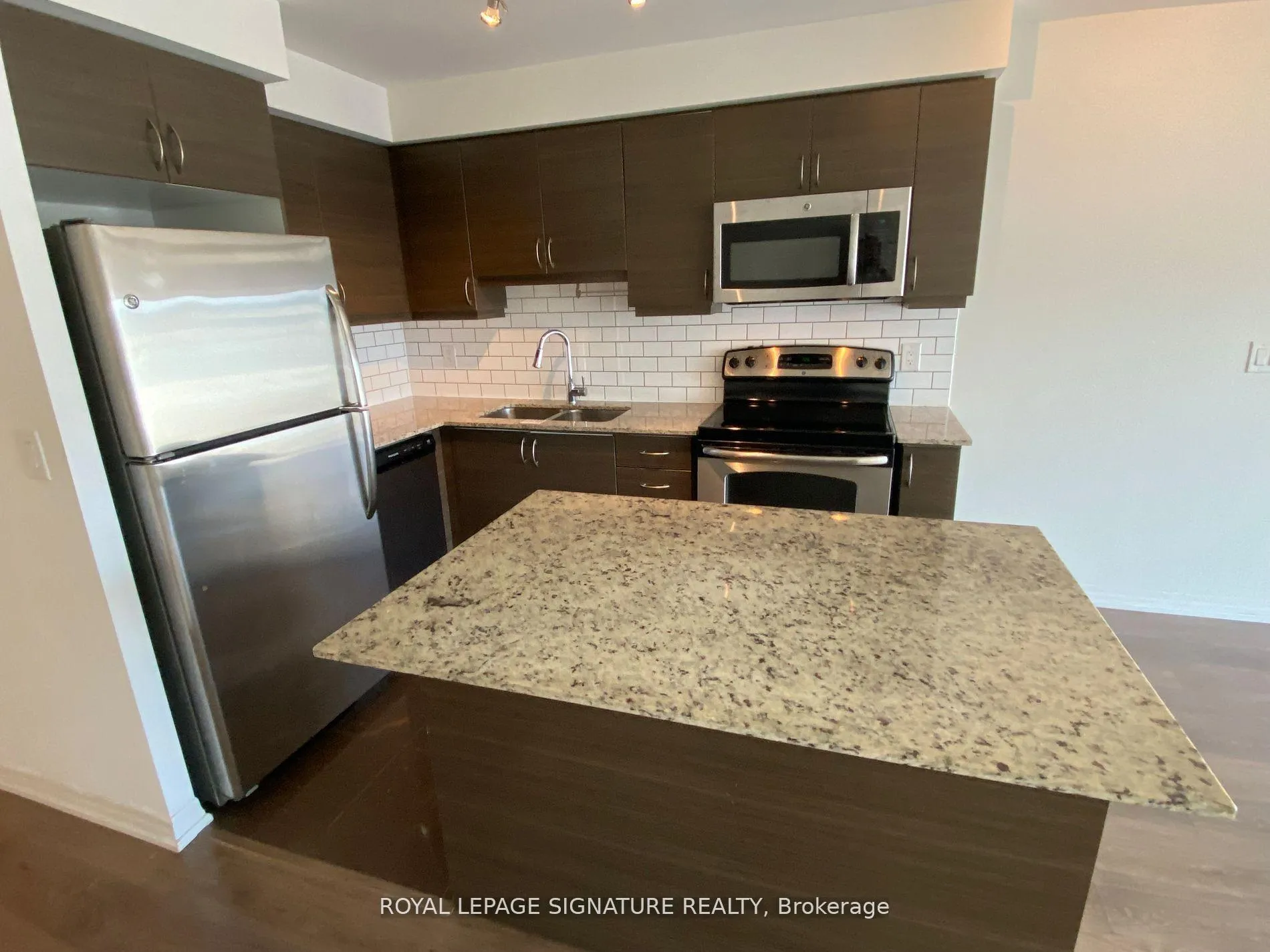 Photo 7 of Unit 1106, 1940 Ironstone Drive, Burlington, Uptown — HOMEH