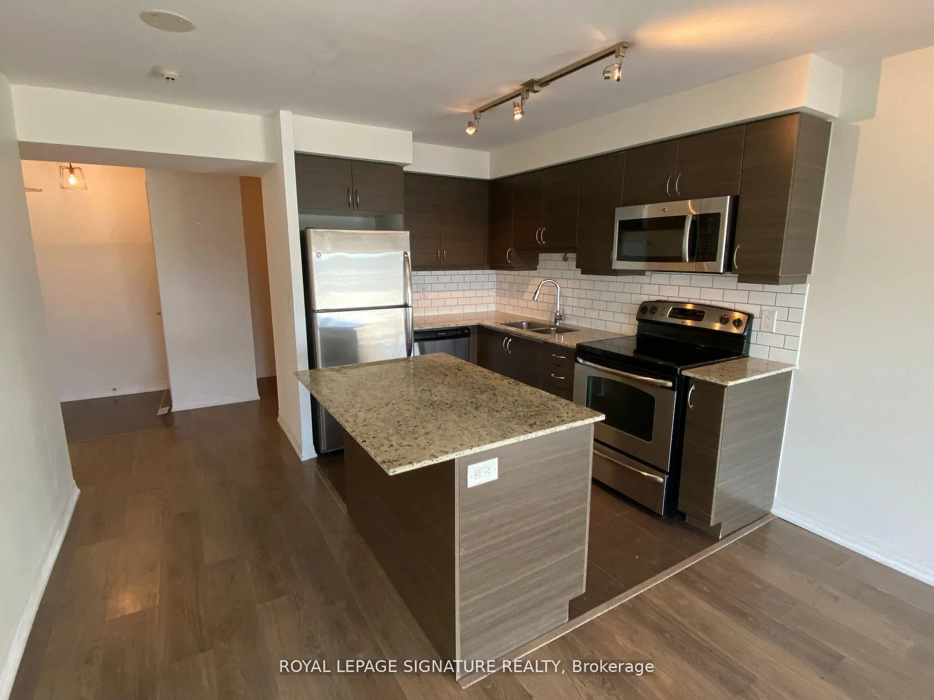 Photo 8 of Unit 1106, 1940 Ironstone Drive, Burlington, Uptown — HOMEH