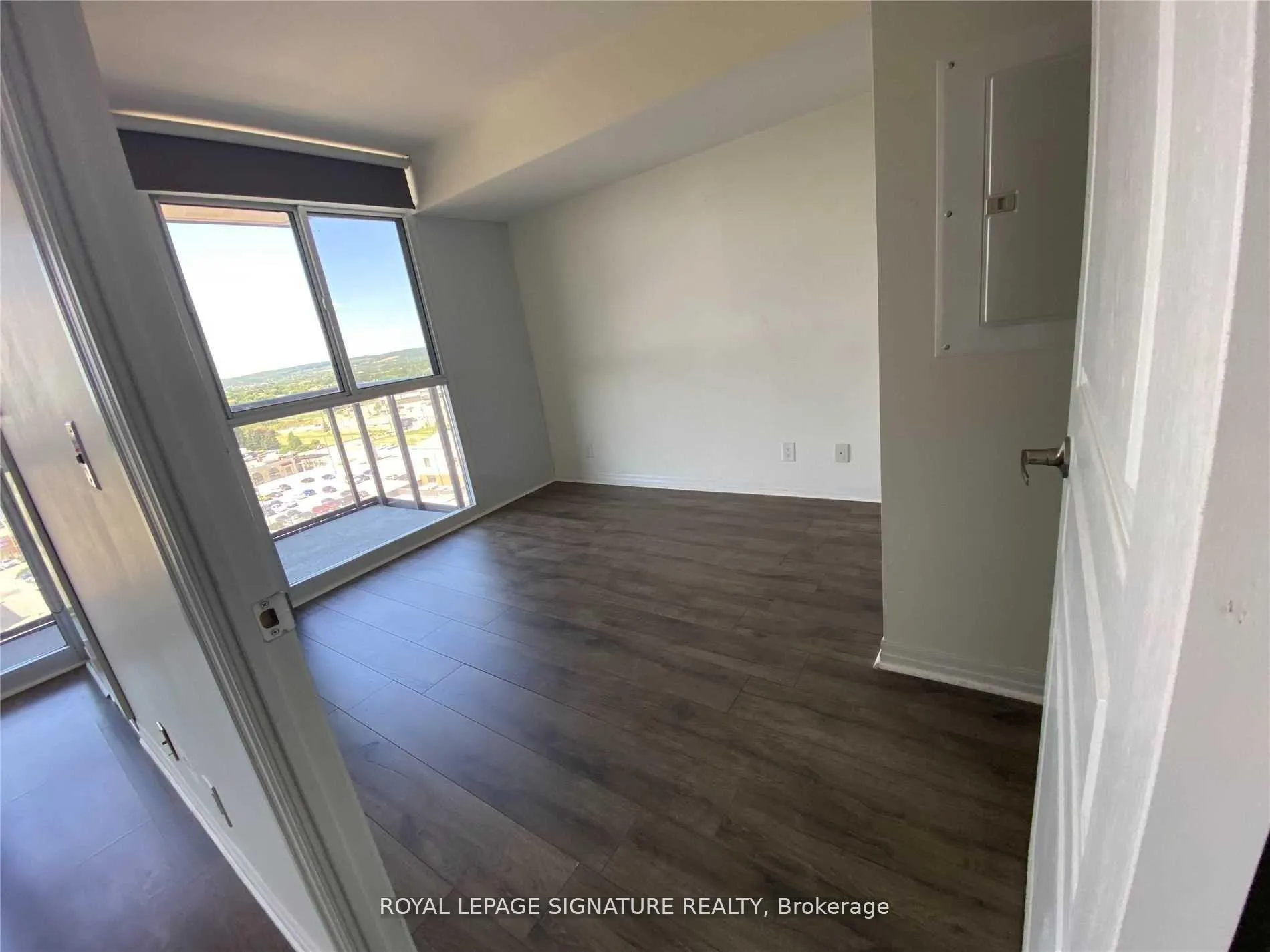 Photo 9 of Unit 1106, 1940 Ironstone Drive, Burlington, Uptown — HOMEH
