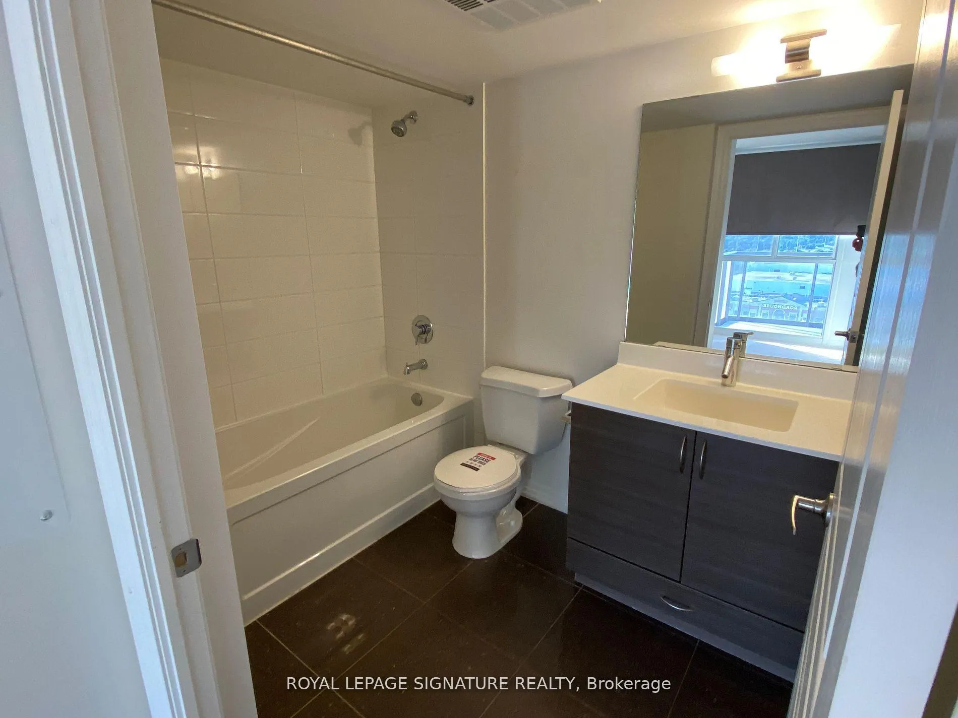 Photo 10 of Unit 1106, 1940 Ironstone Drive, Burlington, Uptown — HOMEH