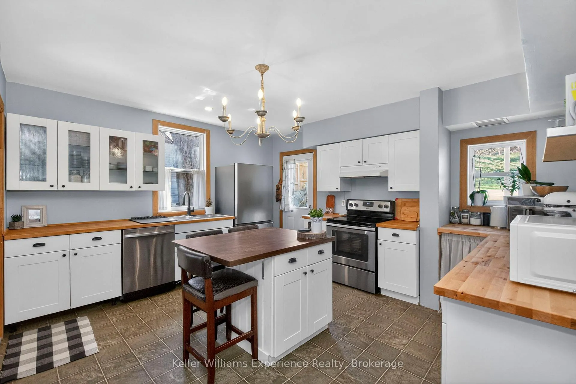 Photo 7 of 138 Sixth Street, Midland — HOMEH