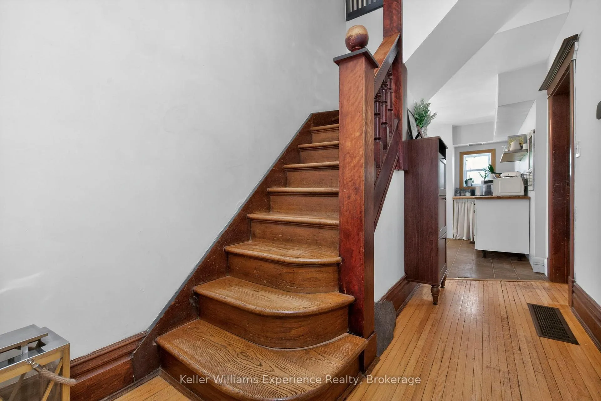 Photo 9 of 138 Sixth Street, Midland — HOMEH