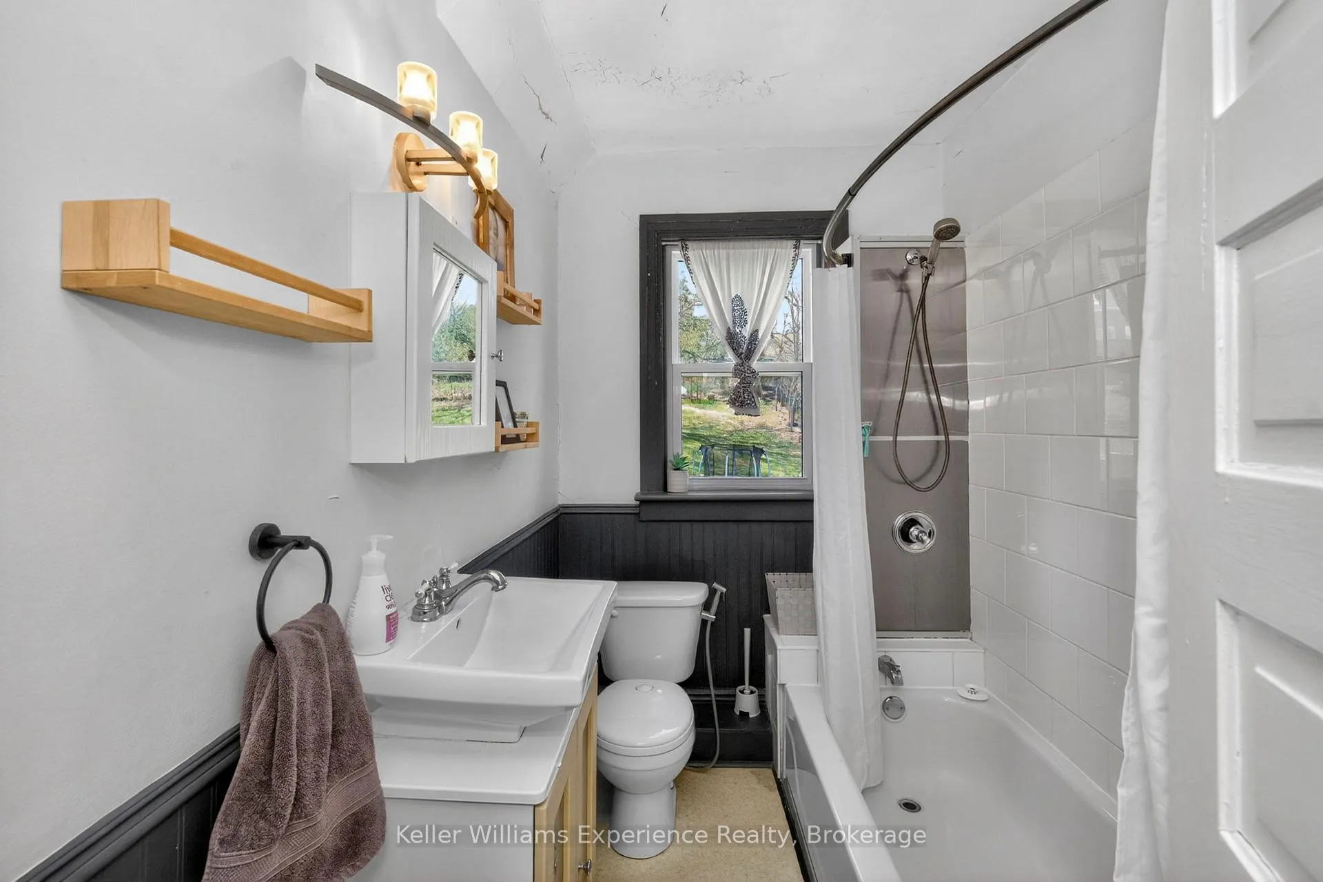 Photo 14 of 138 Sixth Street, Midland — HOMEH