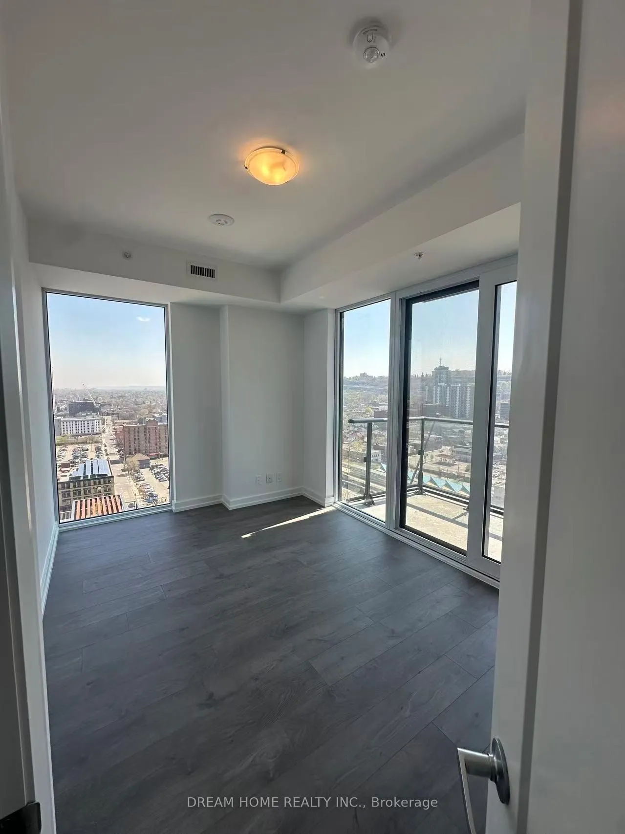 Photo 8 of Unit 1810, 75 James Street S, Hamilton, Corktown — HOMEH