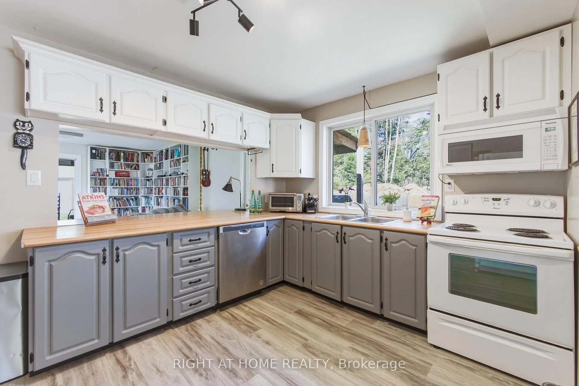 Photo 2 of 2432 Wallace Avenue, Innisfil, Alcona — HOMEH