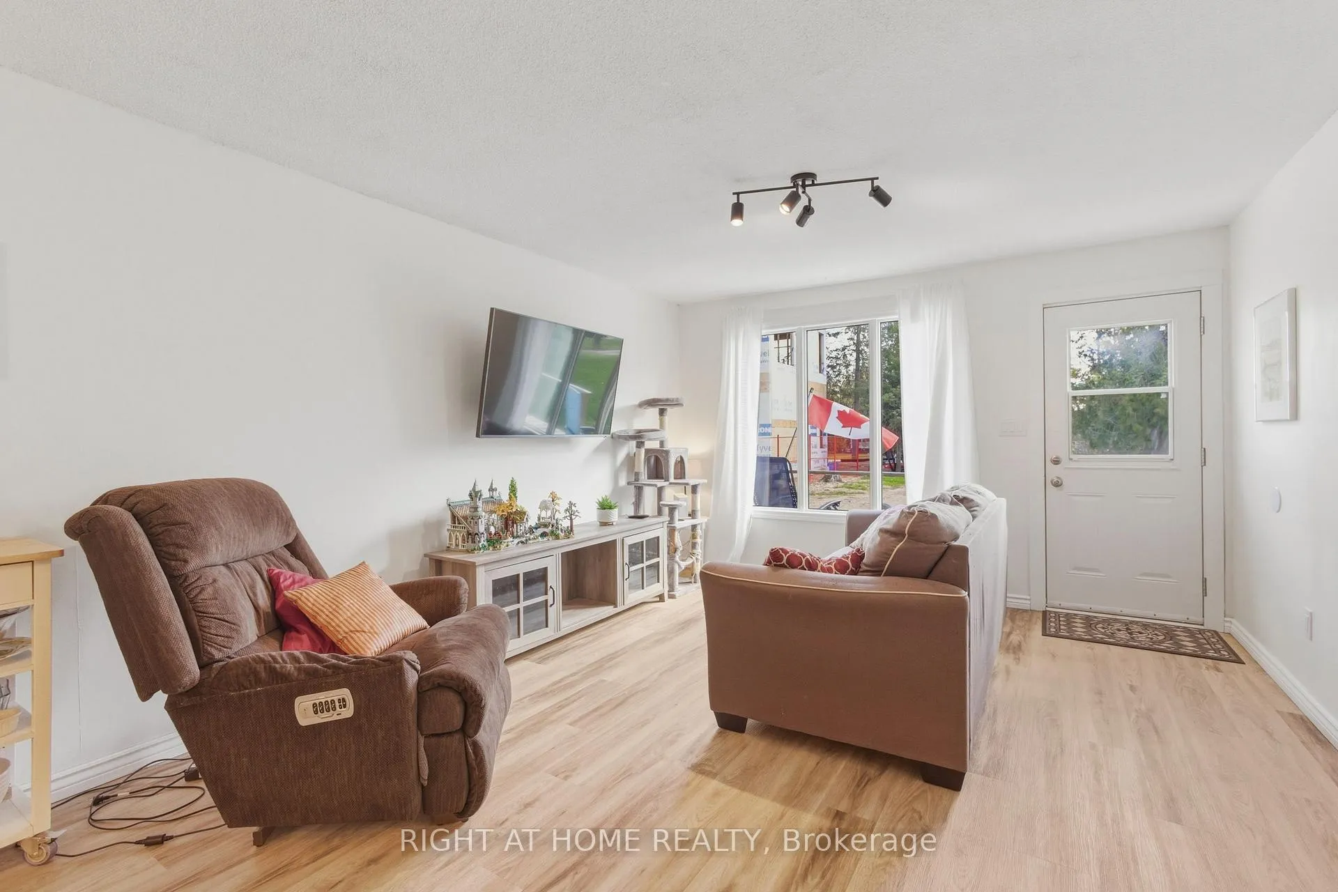 Photo 8 of 2432 Wallace Avenue, Innisfil, Alcona — HOMEH