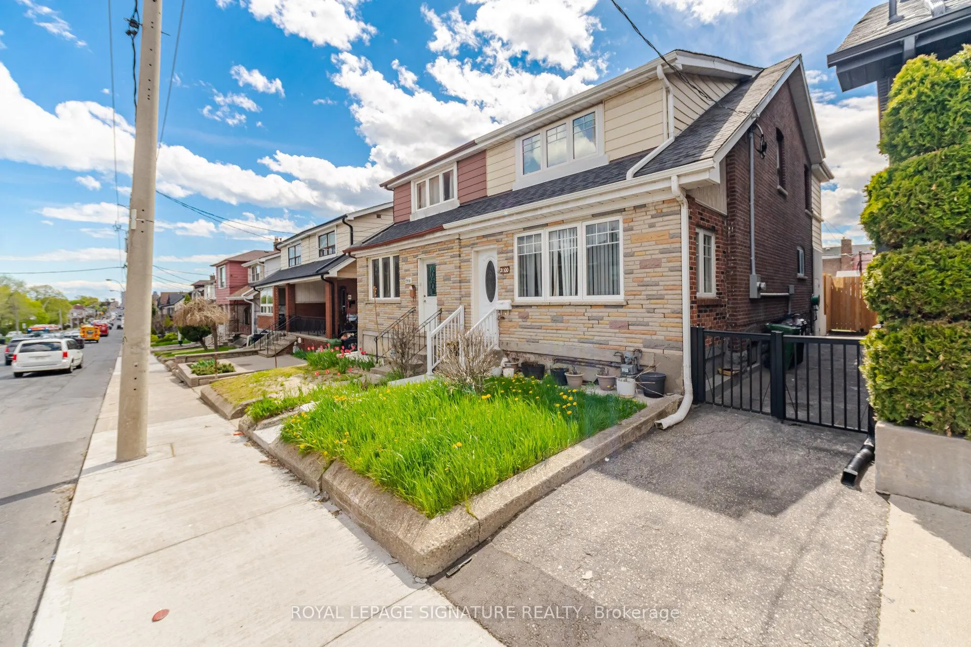 Photo 5 of Unit 1, 2000 Dufferin Street, Toronto, Caledonia-Fairbank — HOMEH
