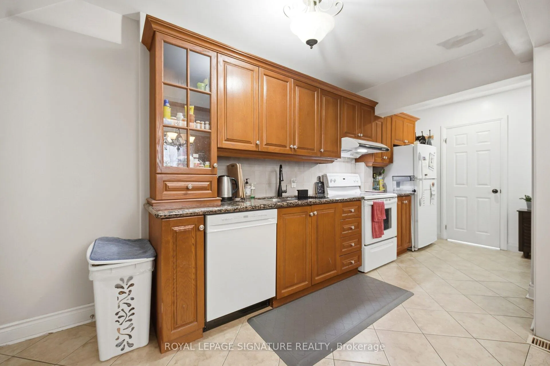 Photo 13 of Unit 1, 2000 Dufferin Street, Toronto, Caledonia-Fairbank — HOMEH
