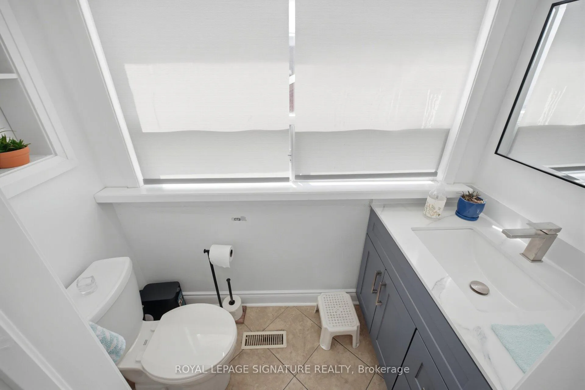 Photo 18 of Unit 1, 2000 Dufferin Street, Toronto, Caledonia-Fairbank — HOMEH