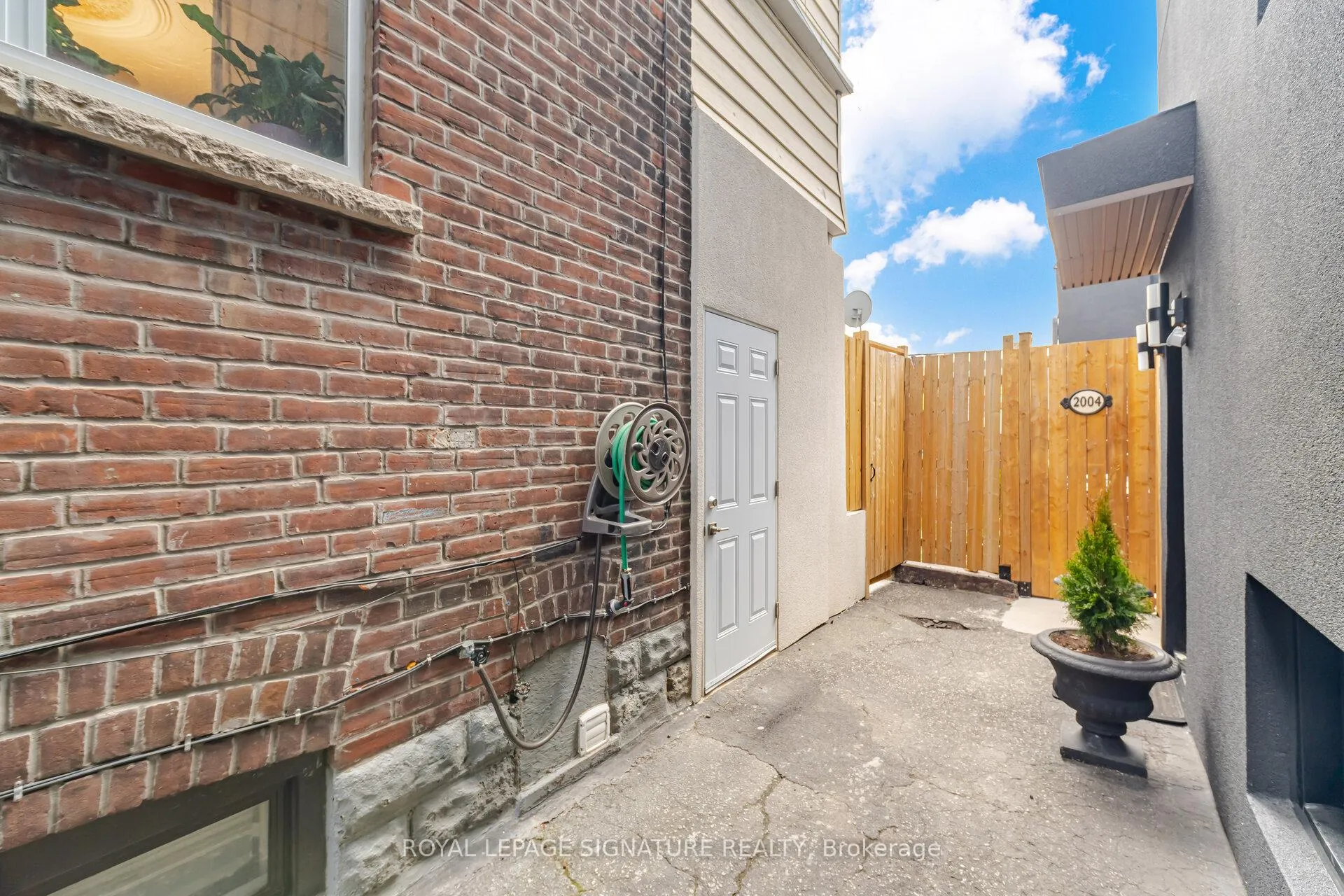 Photo 29 of Unit 1, 2000 Dufferin Street, Toronto, Caledonia-Fairbank — HOMEH