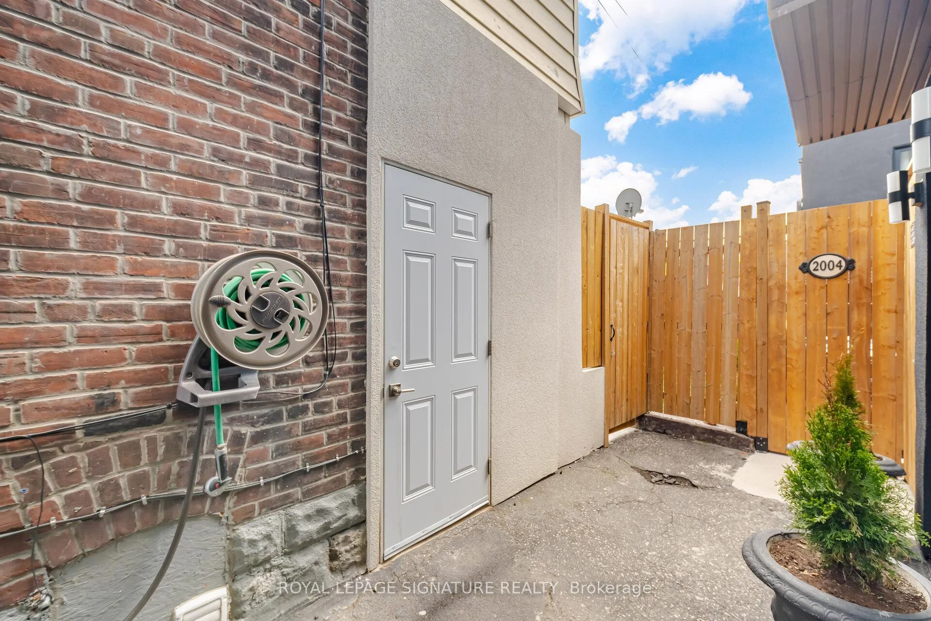 Photo 30 of Unit 1, 2000 Dufferin Street, Toronto, Caledonia-Fairbank — HOMEH