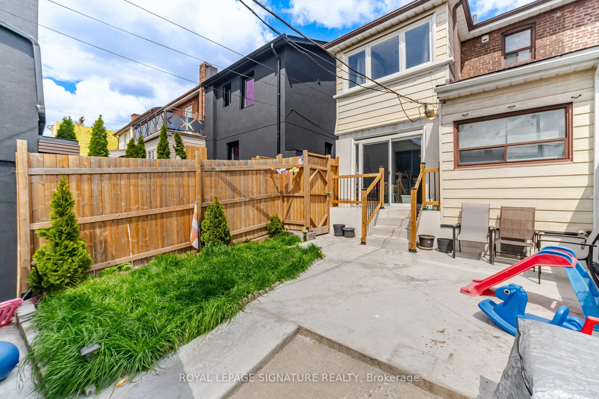 Photo 33 of Unit 1, 2000 Dufferin Street, Toronto, Caledonia-Fairbank — HOMEH