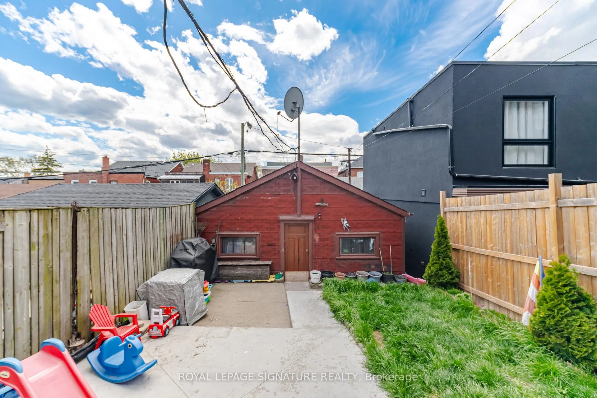 Photo 34 of Unit 1, 2000 Dufferin Street, Toronto, Caledonia-Fairbank — HOMEH