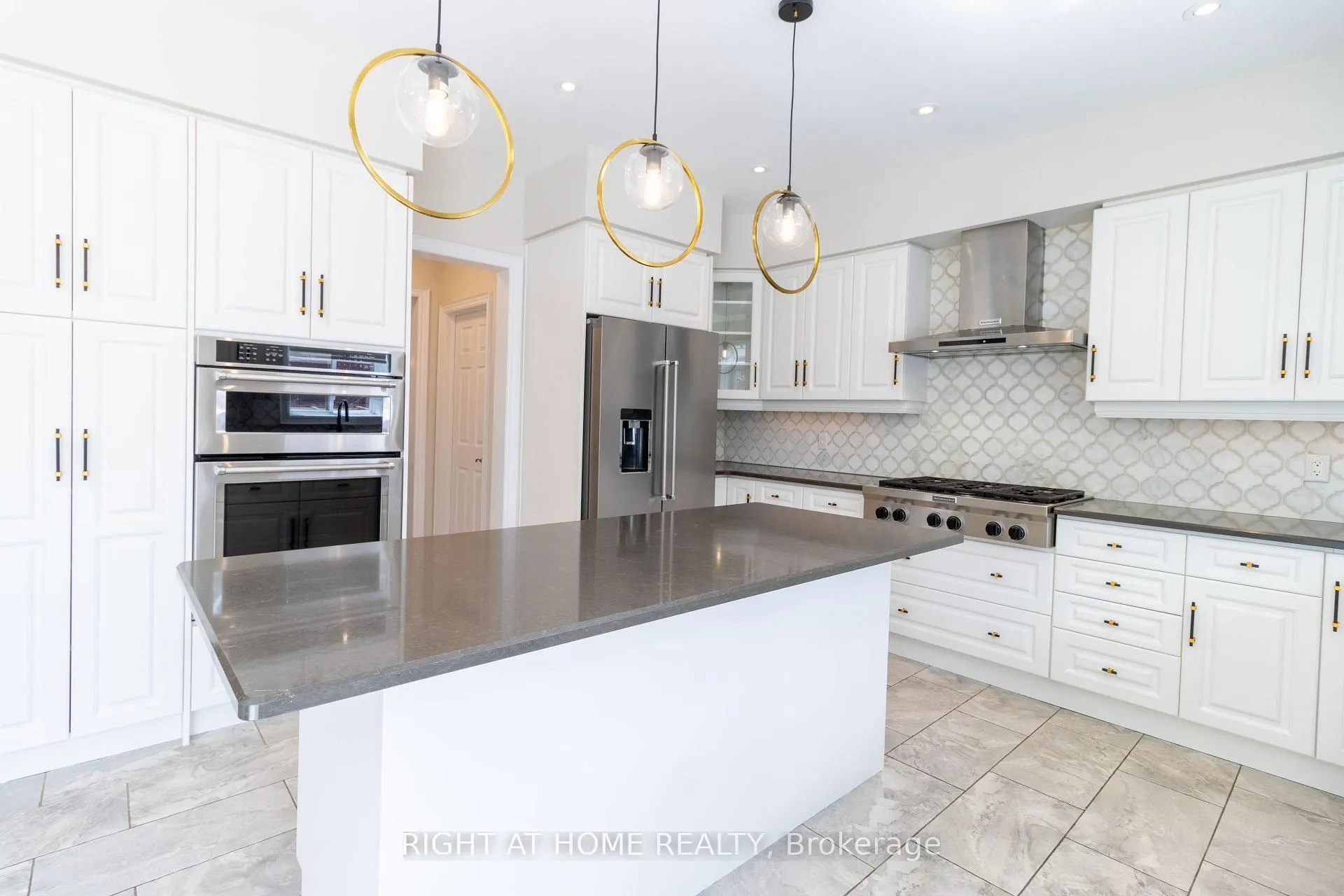 Photo 14 of 779 Snowberry Court, Waterloo — HOMEH