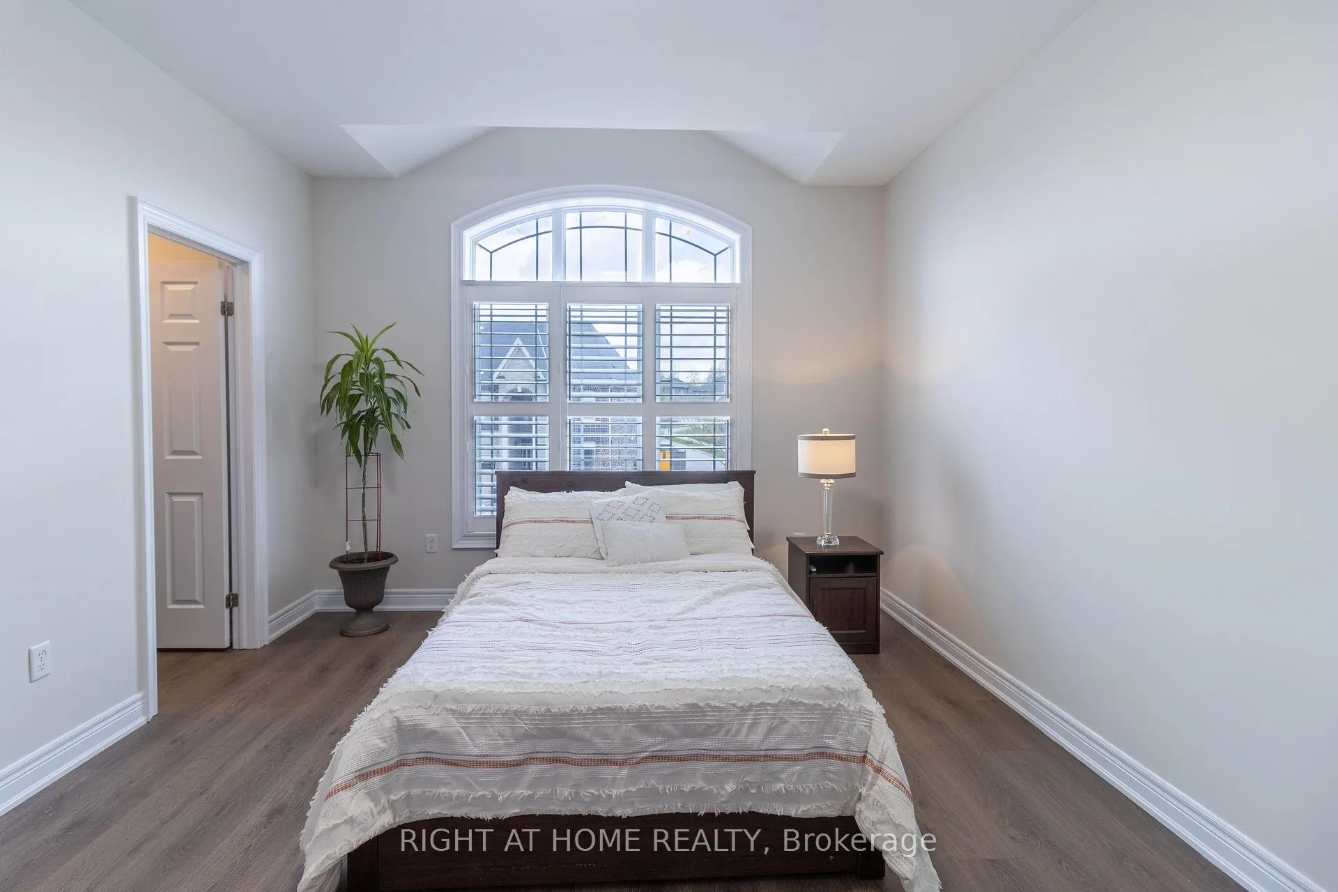 Photo 36 of 779 Snowberry Court, Waterloo — HOMEH