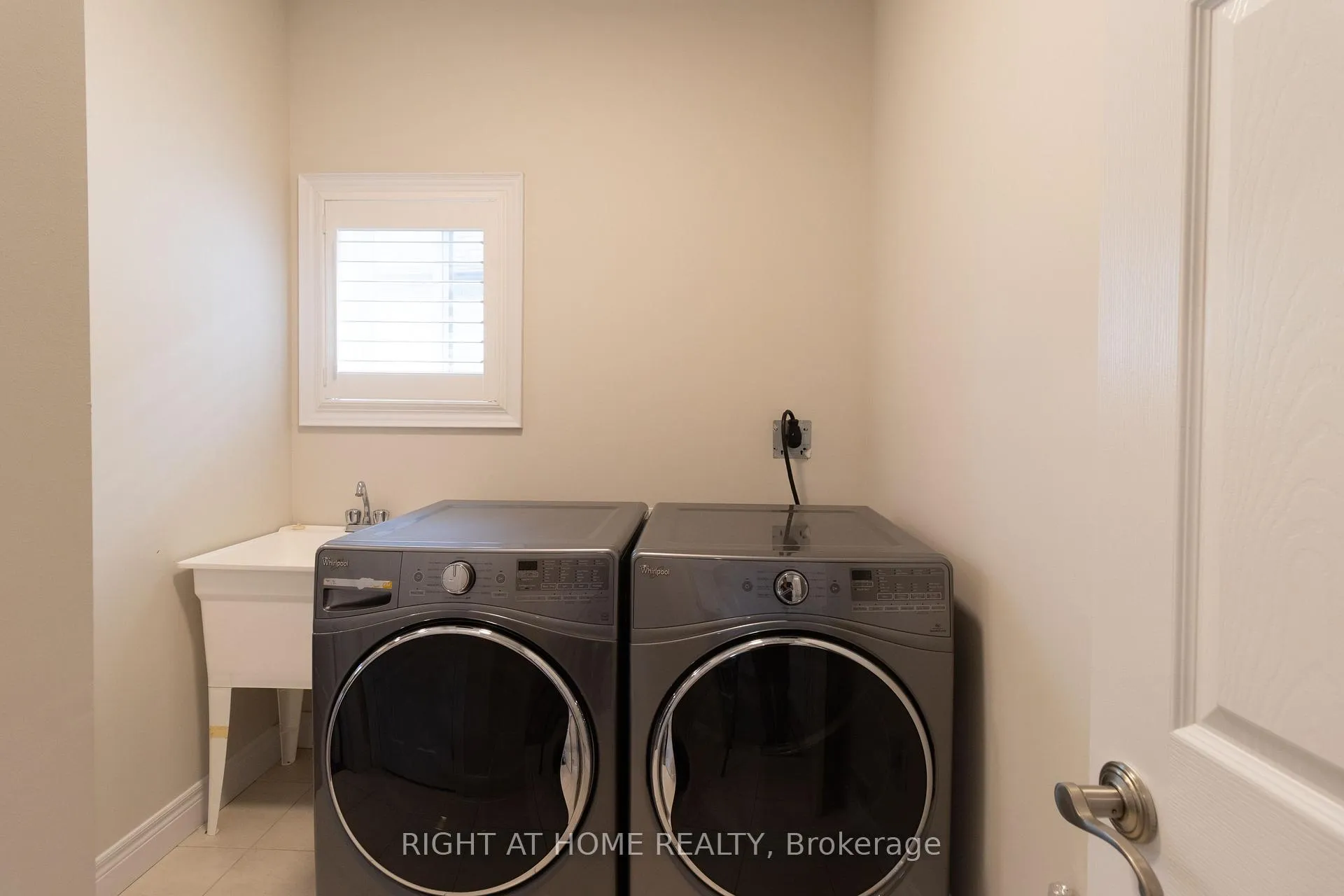 Photo 38 of 779 Snowberry Court, Waterloo — HOMEH