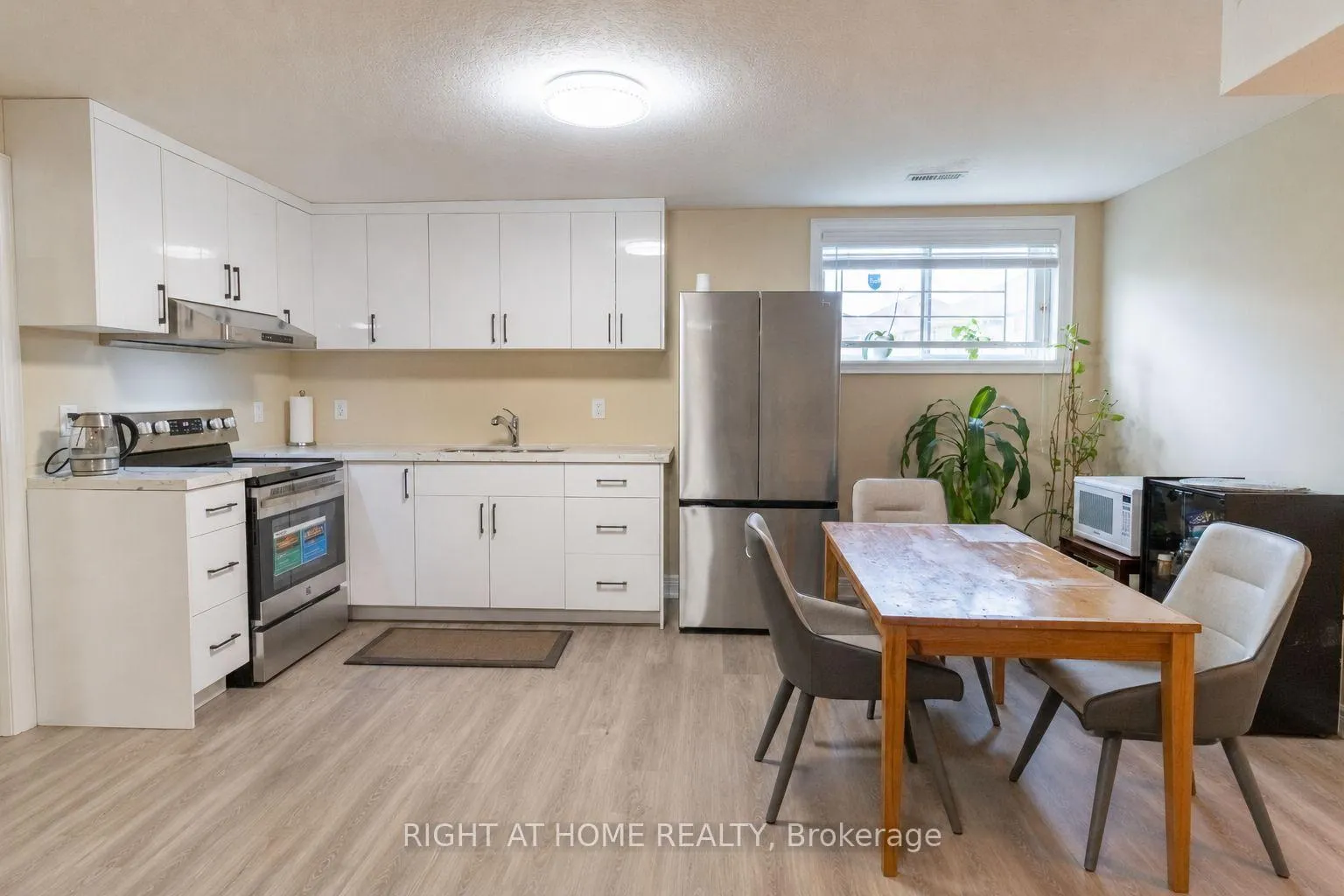 Photo 41 of 779 Snowberry Court, Waterloo — HOMEH