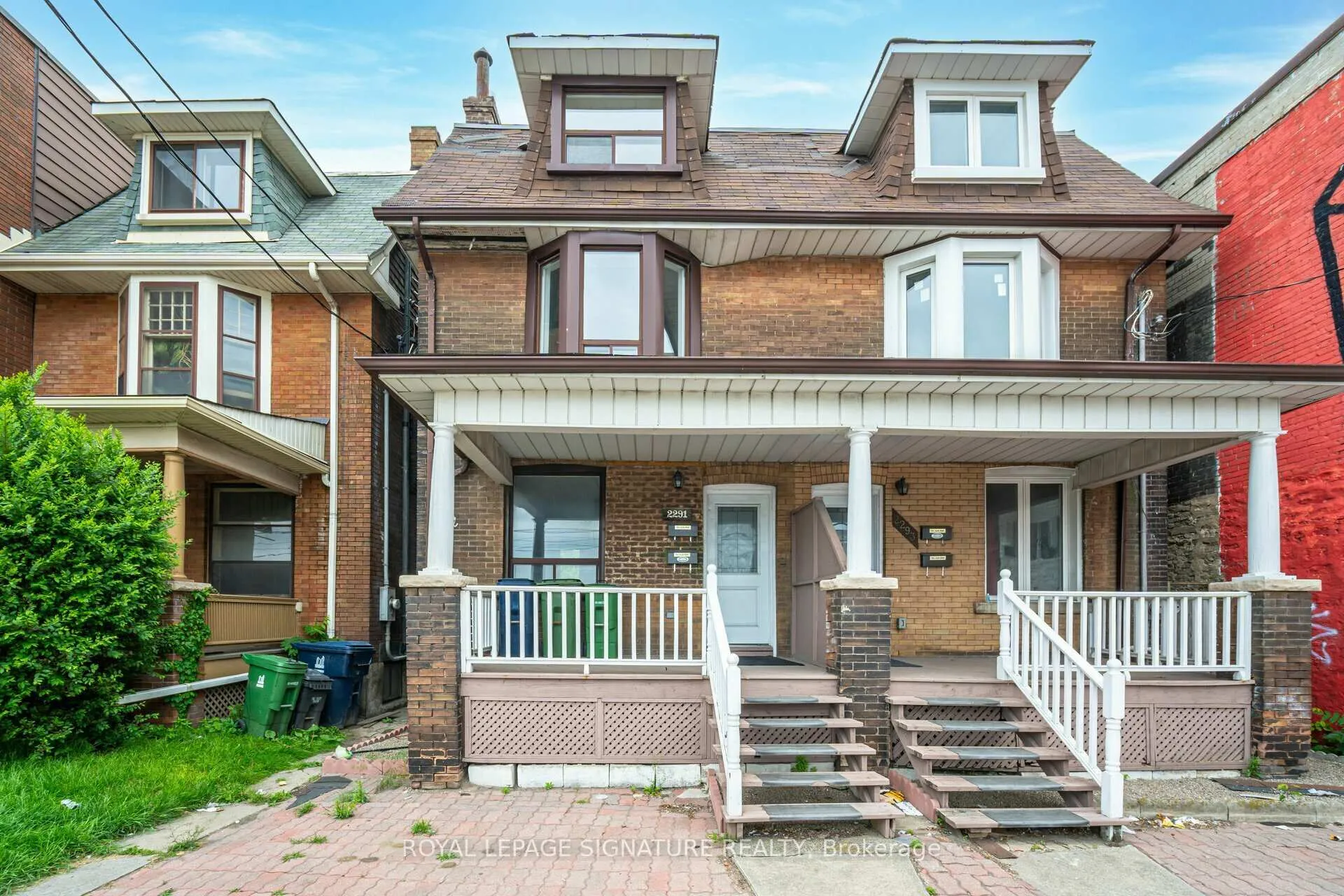 Front of Unit 2, 2291 Dundas Street W