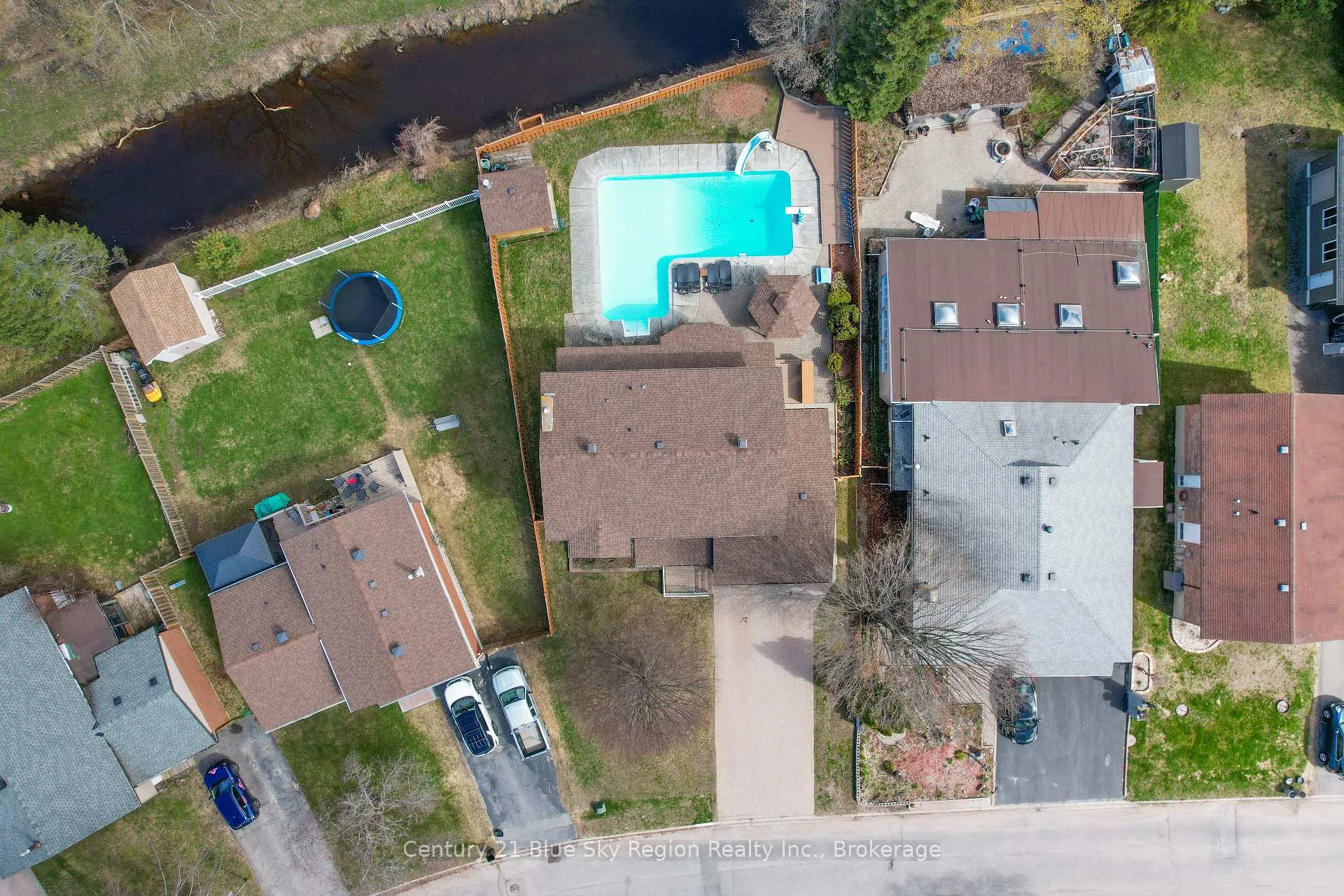 Photo 4 of 28 Labreche Drive, North Bay, Ferris — HOMEH
