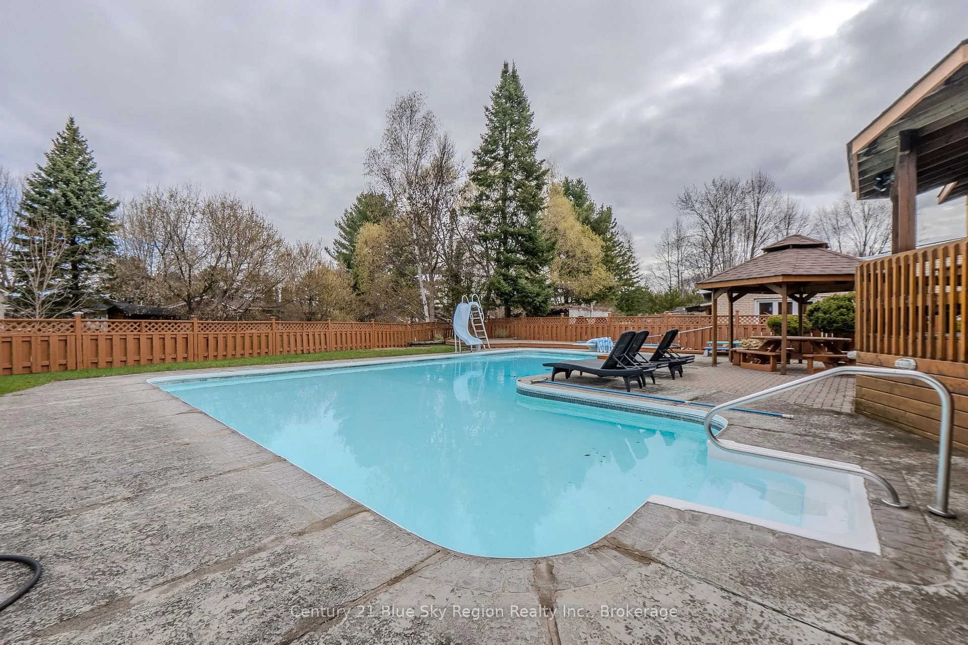 Photo 19 of 28 Labreche Drive, North Bay, Ferris — HOMEH
