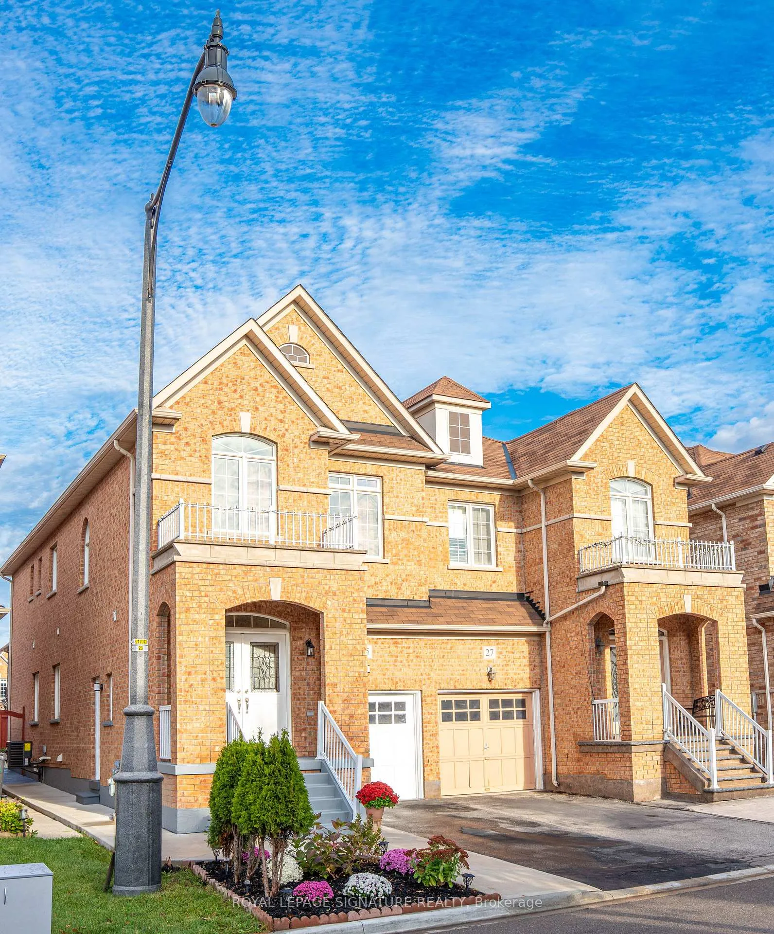 Photo 2 of 25 Versailles Crescent, Brampton, Bram East — HOMEH