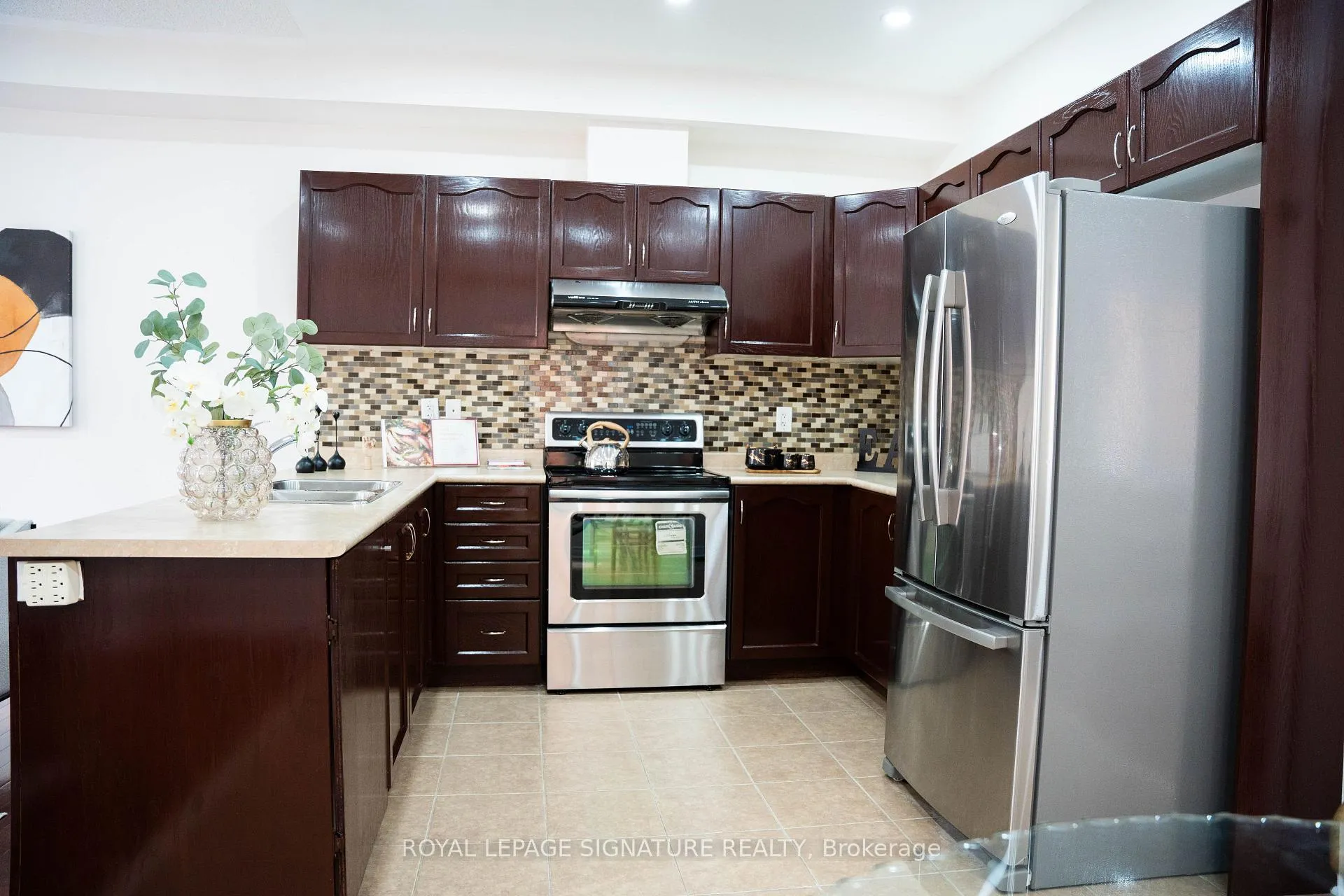 Photo 6 of 25 Versailles Crescent, Brampton, Bram East — HOMEH
