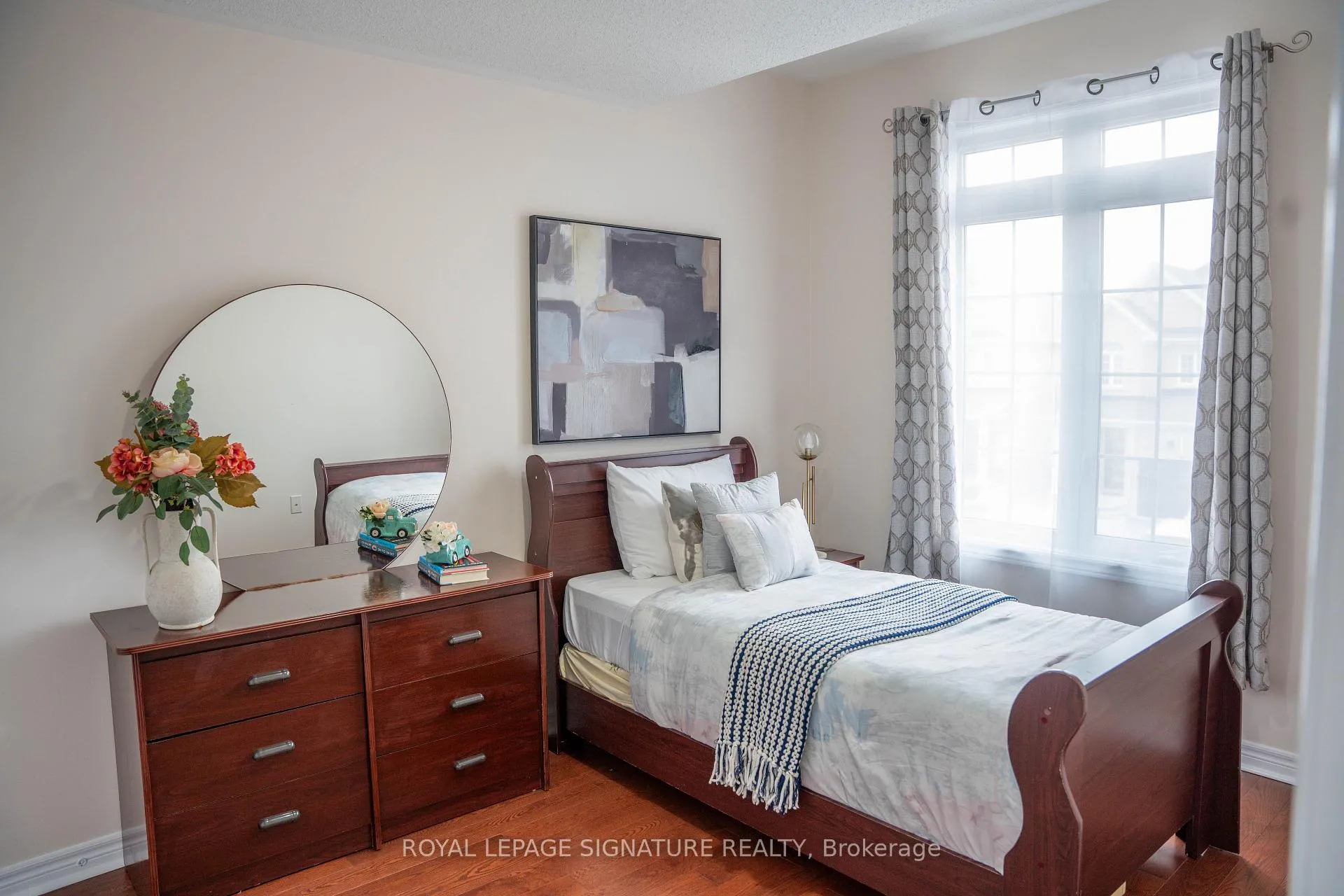 Photo 12 of 25 Versailles Crescent, Brampton, Bram East — HOMEH