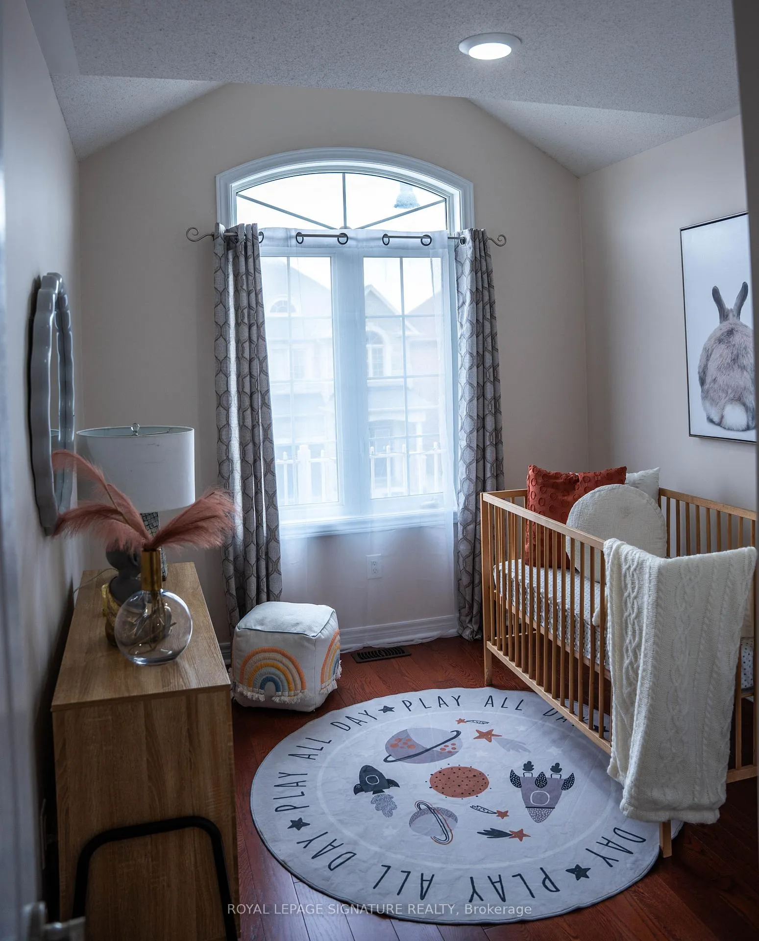 Photo 13 of 25 Versailles Crescent, Brampton, Bram East — HOMEH