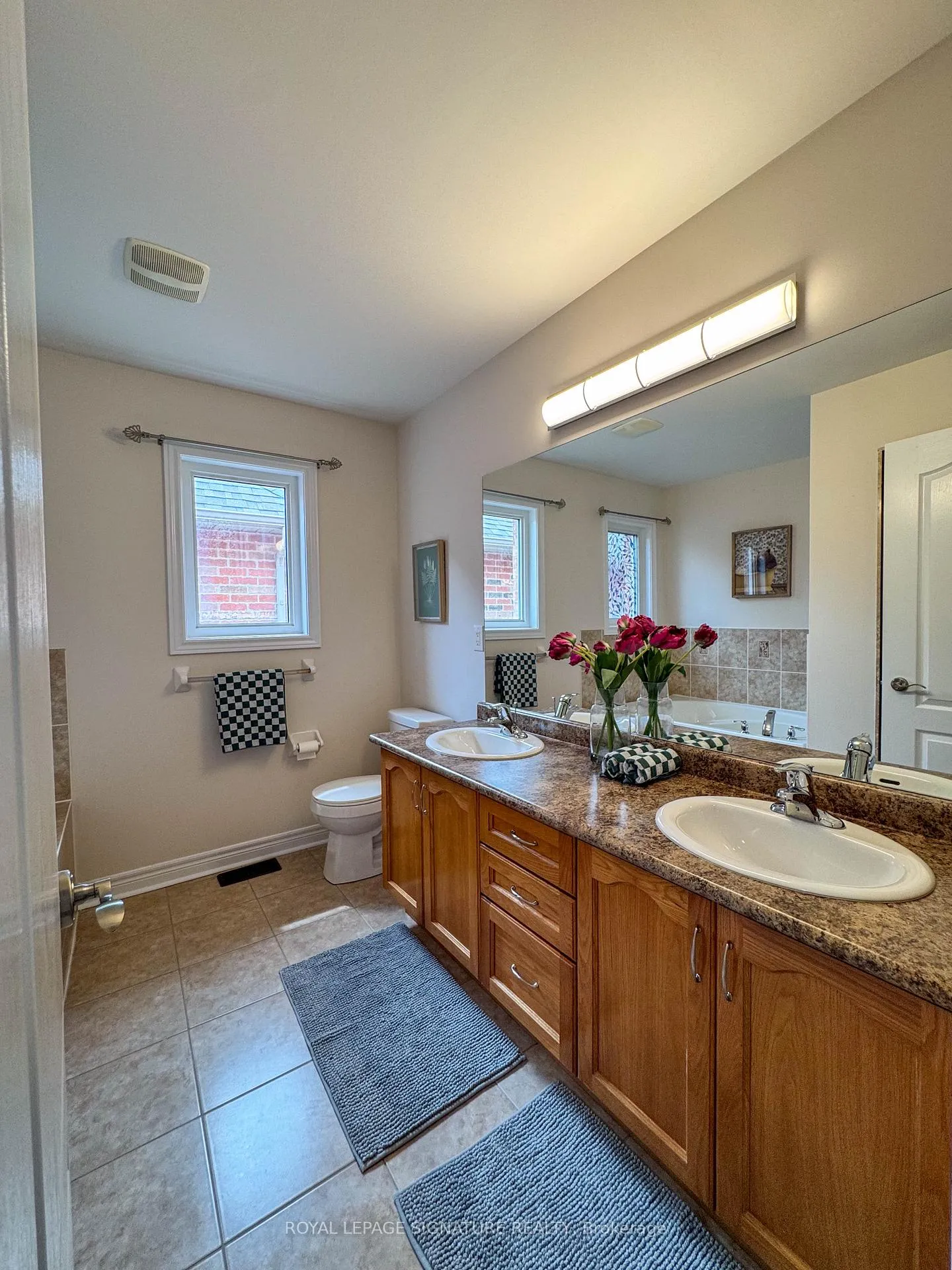 Photo 14 of 25 Versailles Crescent, Brampton, Bram East — HOMEH