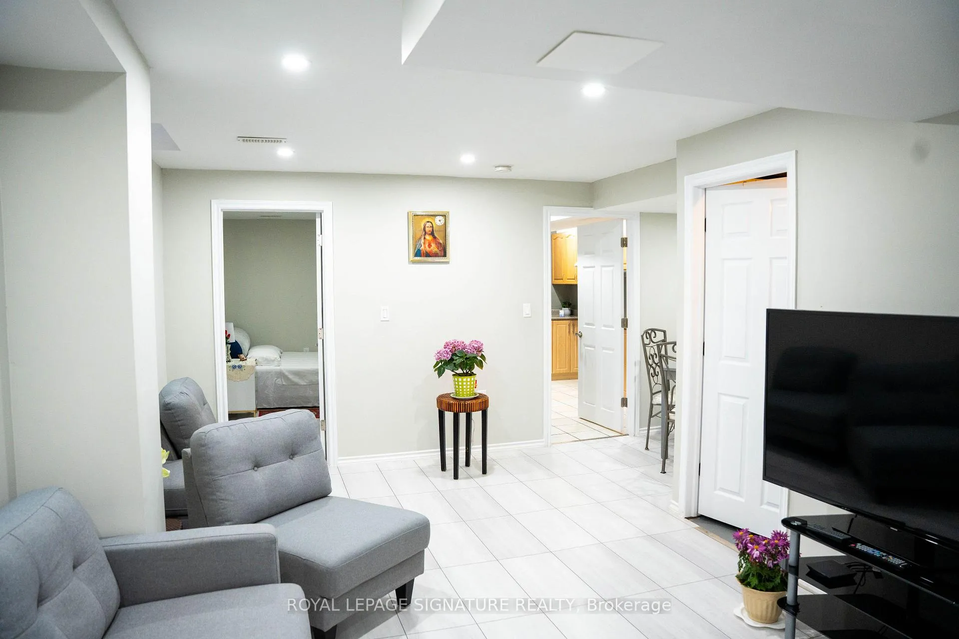 Photo 19 of 25 Versailles Crescent, Brampton, Bram East — HOMEH
