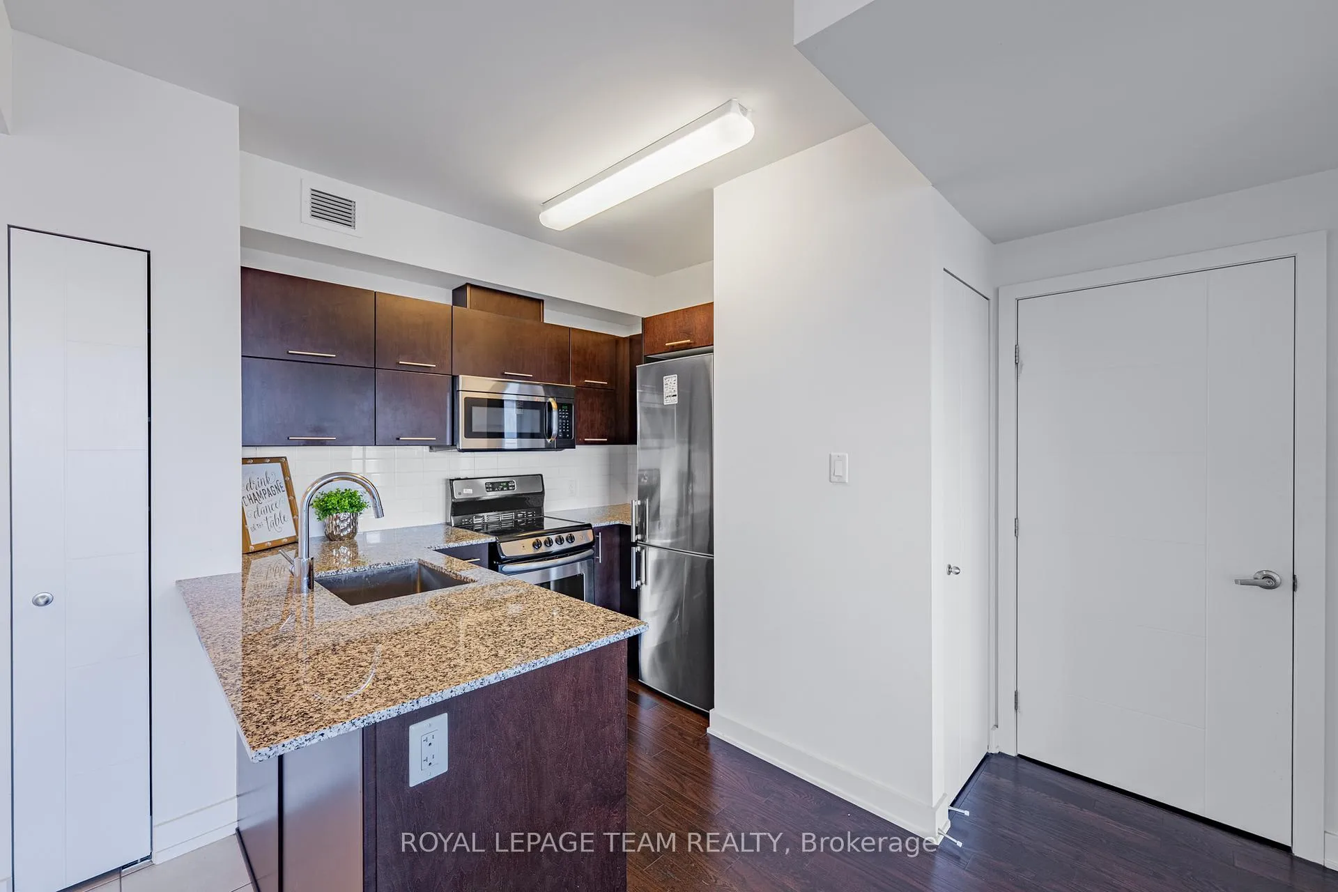 Photo 5 of Unit 1306, 40 Nepean Street, Ottawa, Ottawa Centre — HOMEH