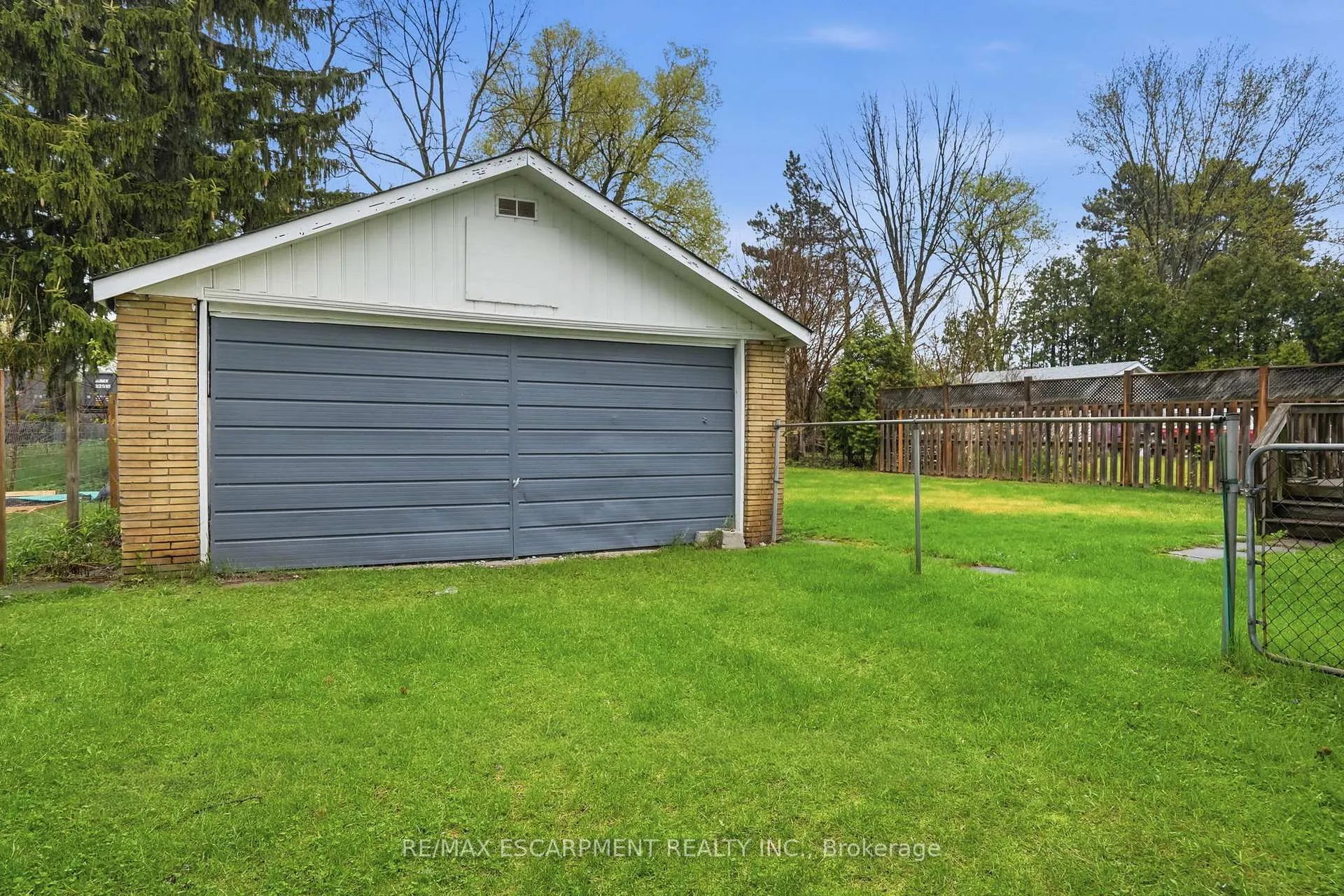 Photo 3 of 523 Enfield Road, Burlington, LaSalle — HOMEH