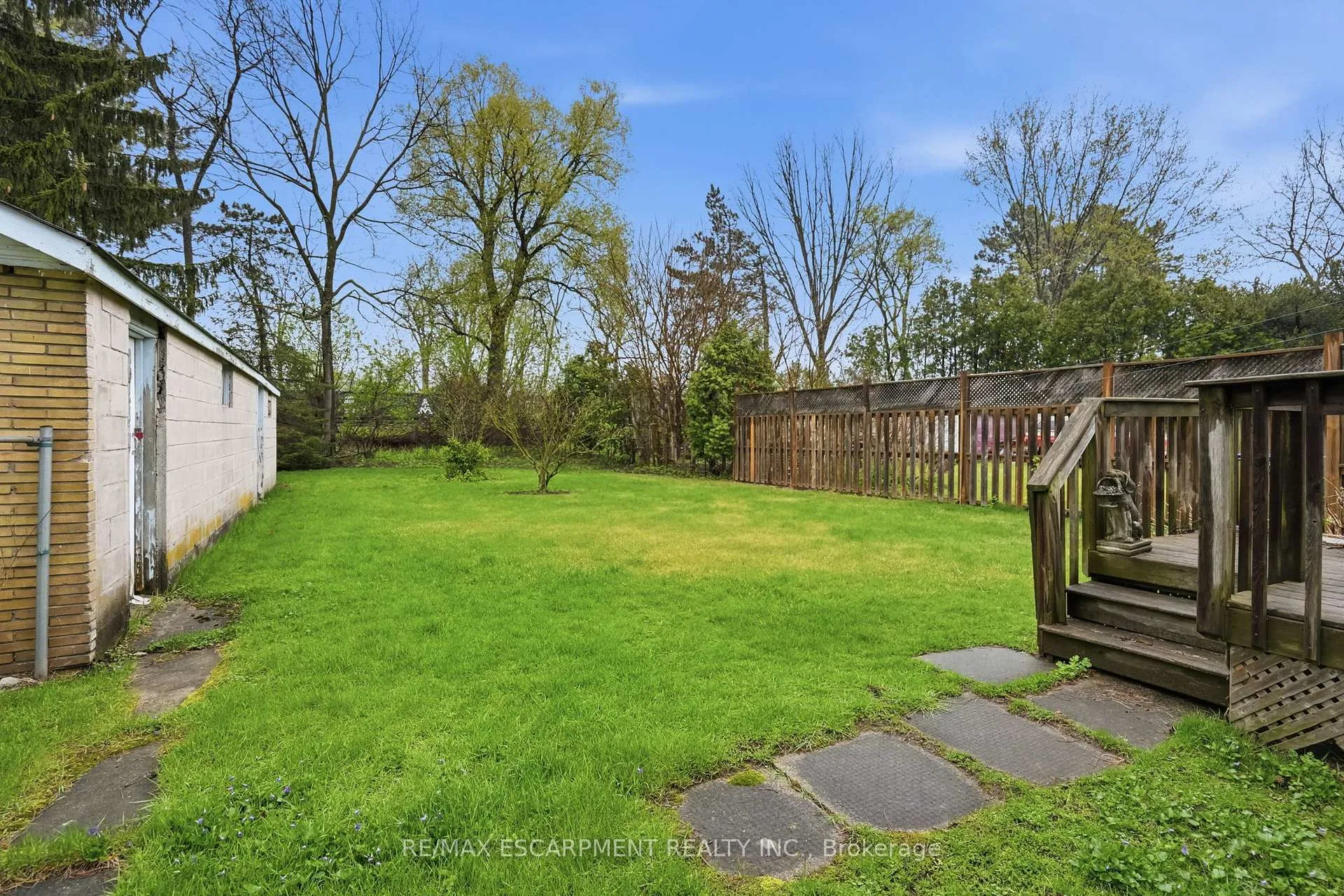 Photo 4 of 523 Enfield Road, Burlington, LaSalle — HOMEH