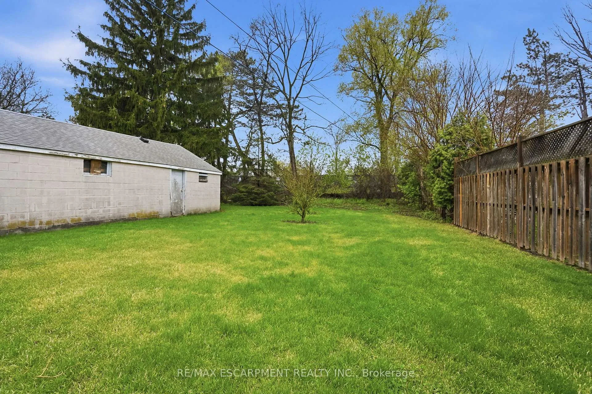 Photo 5 of 523 Enfield Road, Burlington, LaSalle — HOMEH