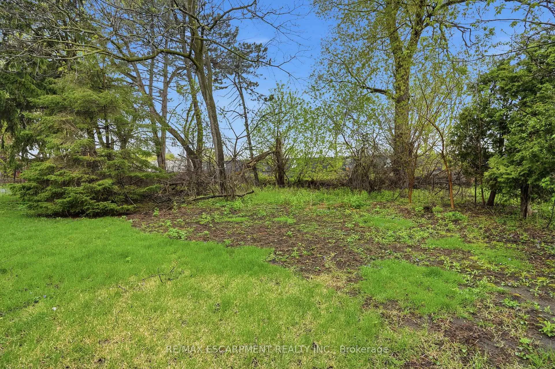 Photo 7 of 523 Enfield Road, Burlington, LaSalle — HOMEH