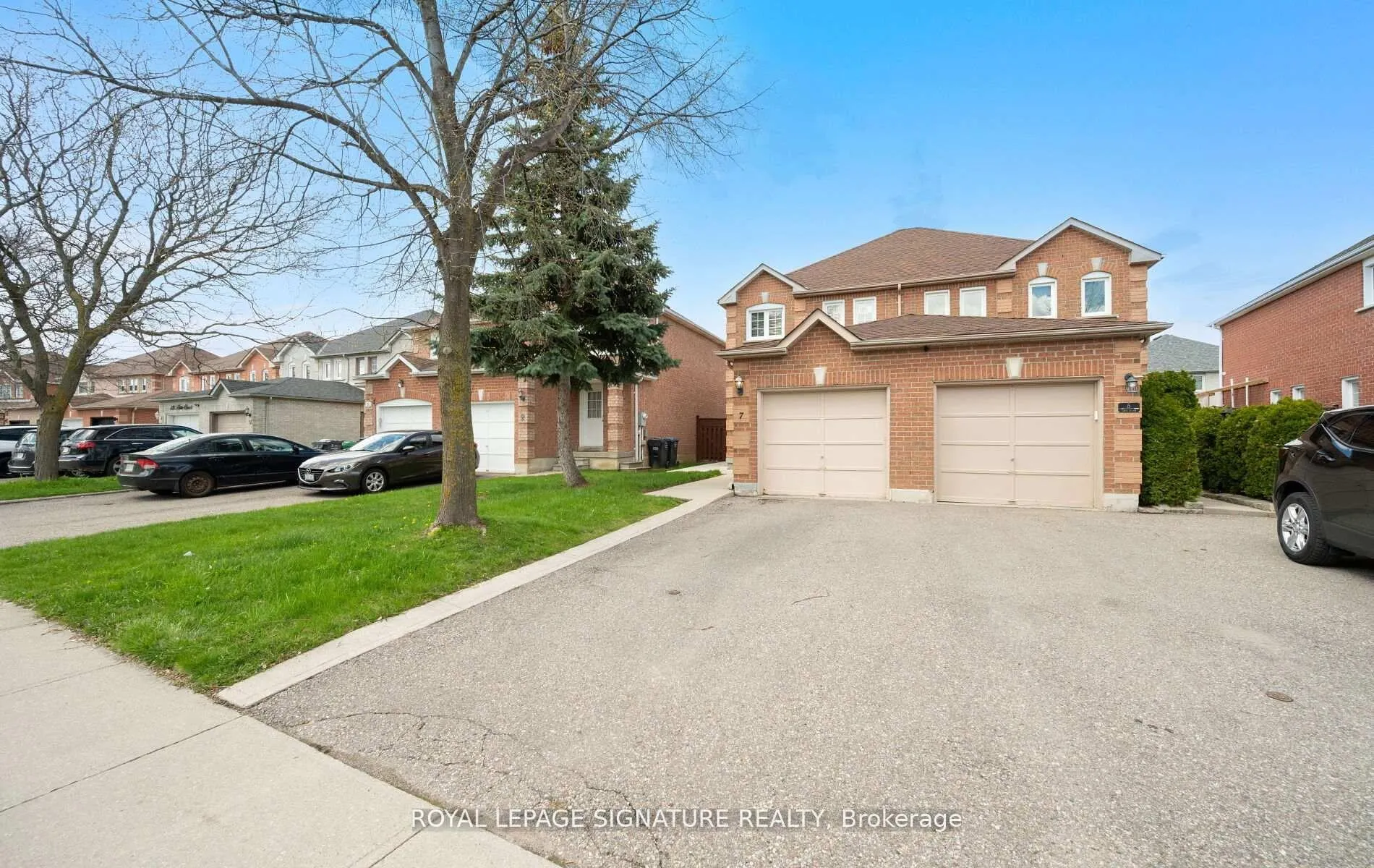 Photo 2 of 7 Kitto Court, Brampton, Fletcher's West — HOMEH
