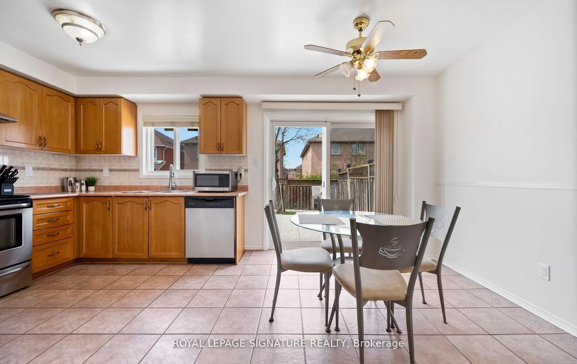 Photo 14 of 7 Kitto Court, Brampton, Fletcher's West — HOMEH