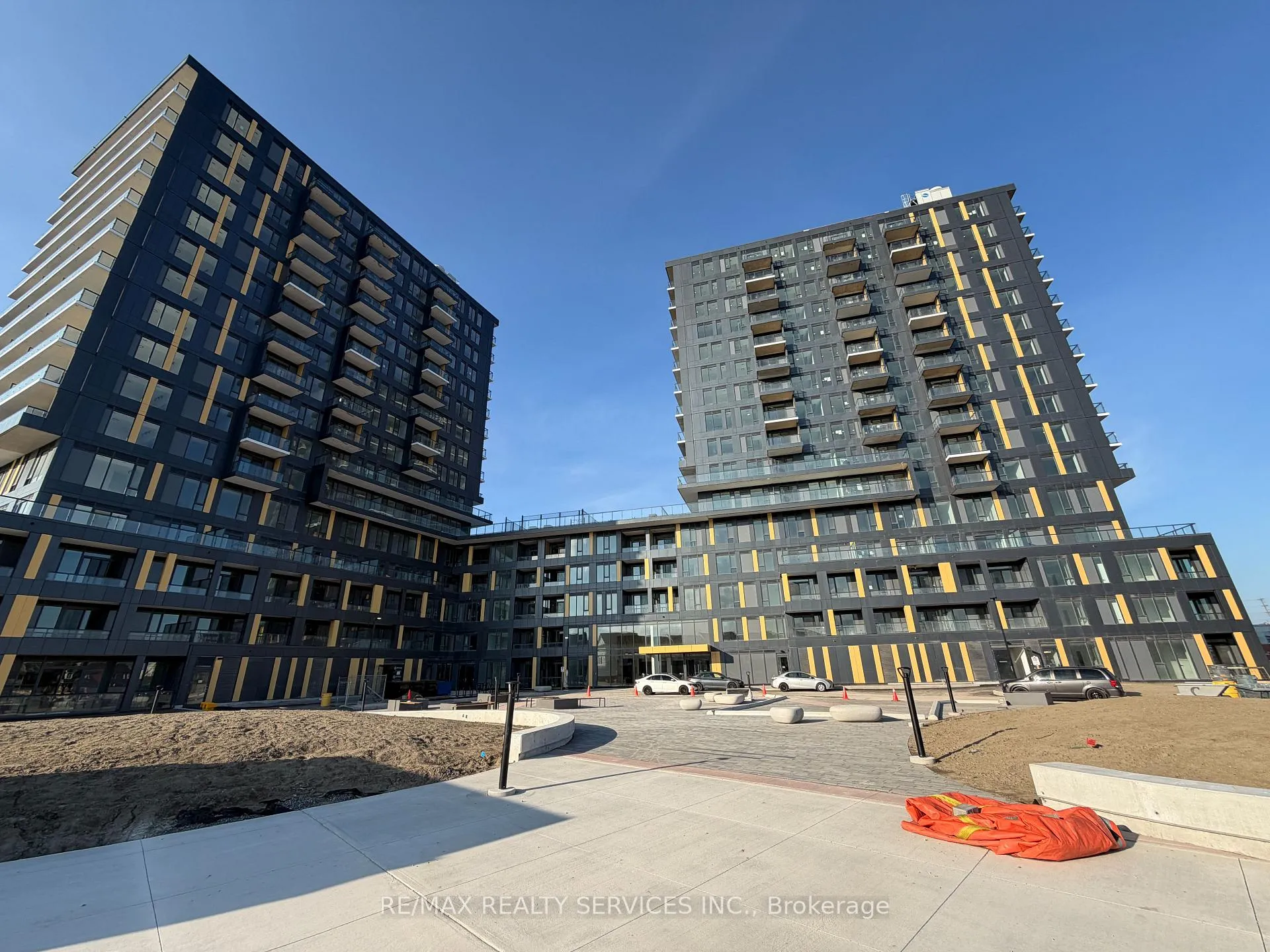 Photo 2 of Unit 325, 4878 Powers Common, Burlington, Alton — HOMEH