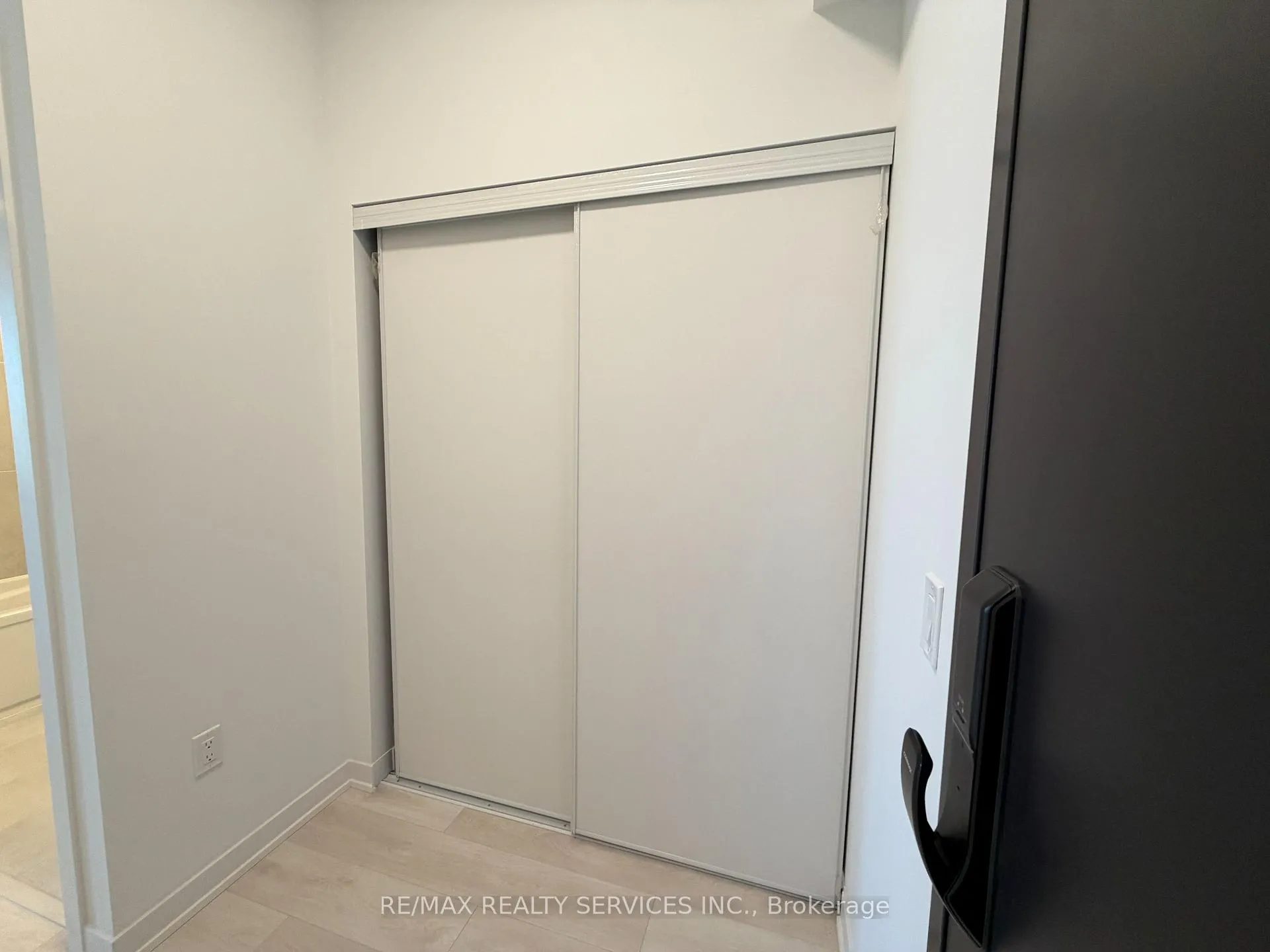 Photo 3 of Unit 325, 4878 Powers Common, Burlington, Alton — HOMEH