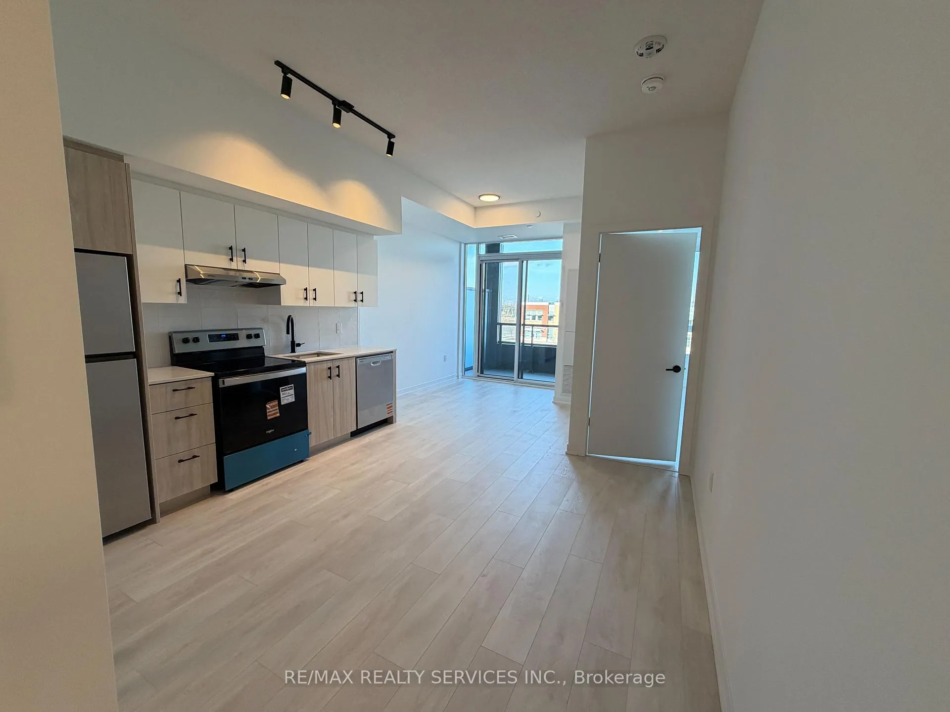 Photo 4 of Unit 325, 4878 Powers Common, Burlington, Alton — HOMEH