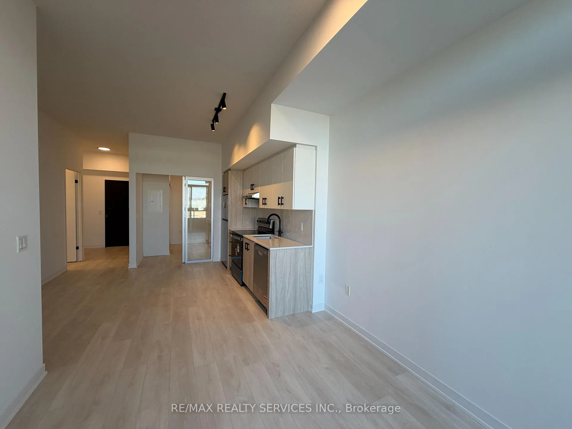 Photo 7 of Unit 325, 4878 Powers Common, Burlington, Alton — HOMEH