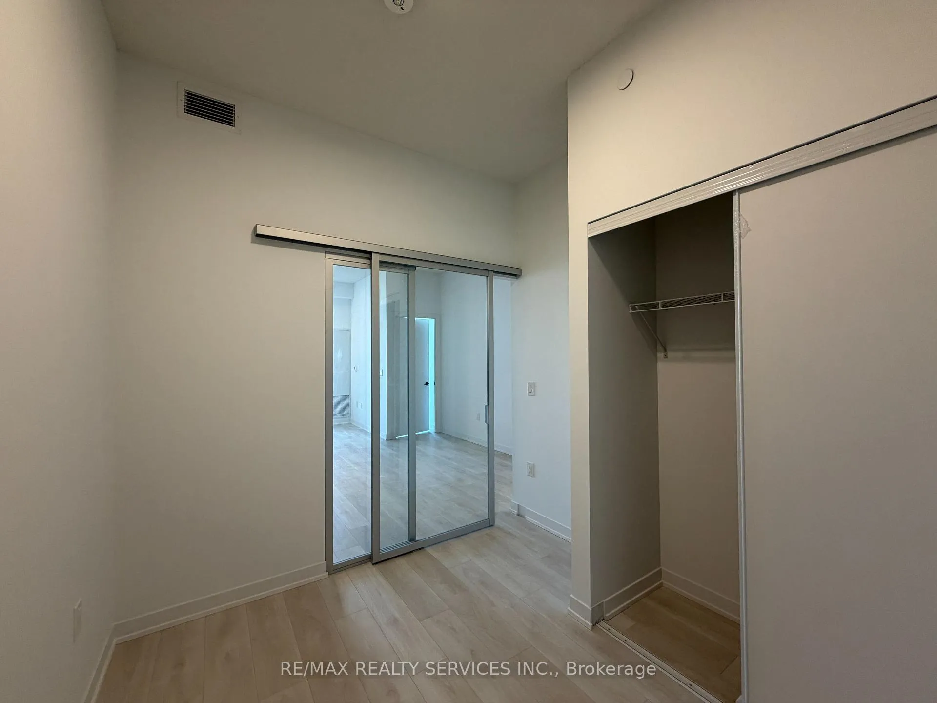 Photo 8 of Unit 325, 4878 Powers Common, Burlington, Alton — HOMEH