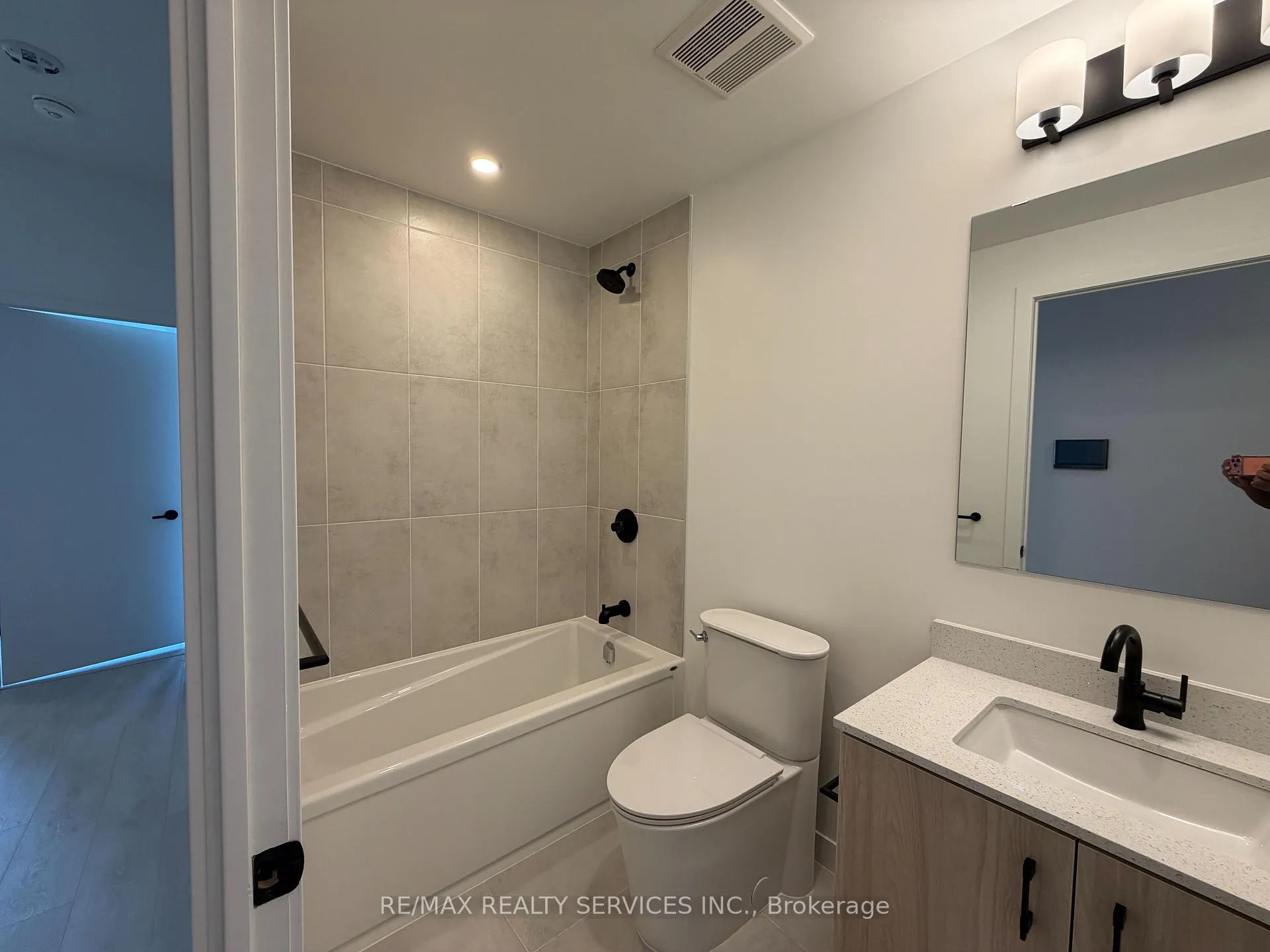 Photo 10 of Unit 325, 4878 Powers Common, Burlington, Alton — HOMEH