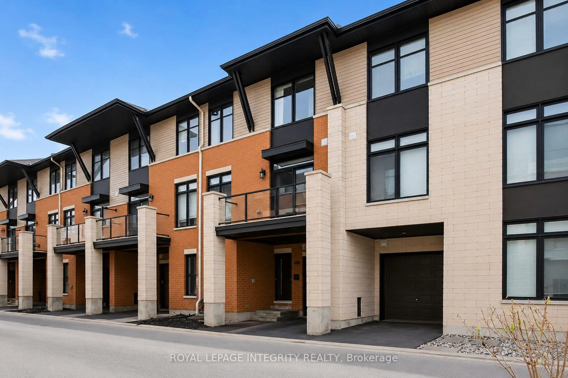 Photo 1 of 608 Chaperal Private, Ottawa, Avalon West — HOMEH