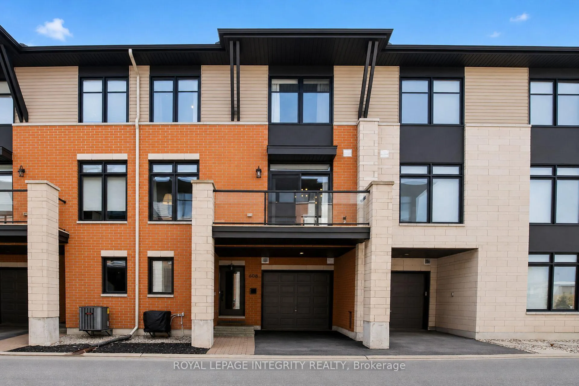 Photo 2 of 608 Chaperal Private, Ottawa, Avalon West — HOMEH