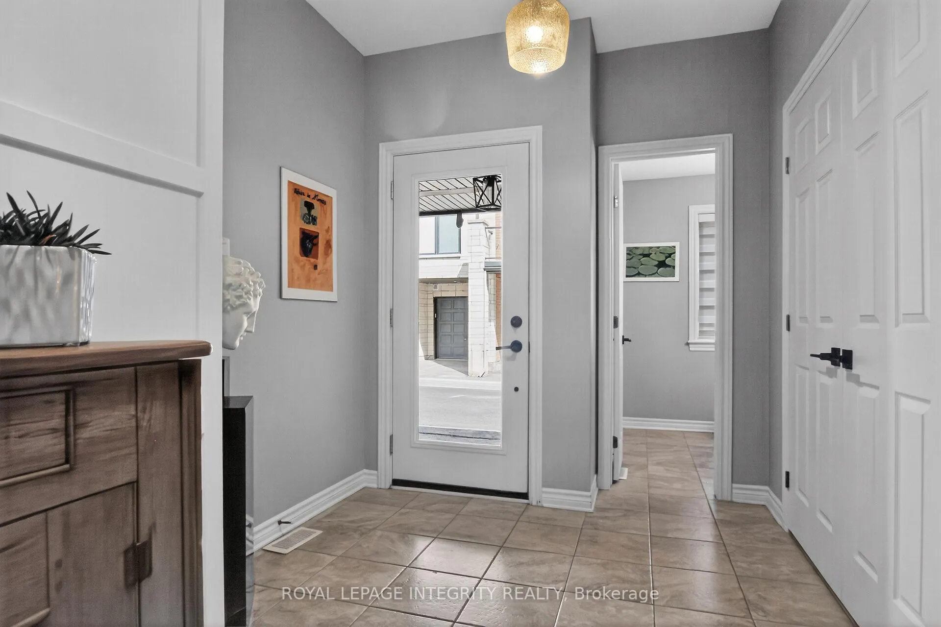 Photo 4 of 608 Chaperal Private, Ottawa, Avalon West — HOMEH
