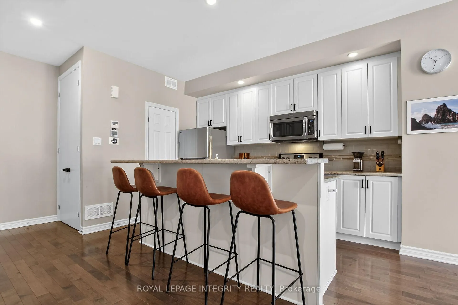 Photo 9 of 608 Chaperal Private, Ottawa, Avalon West — HOMEH
