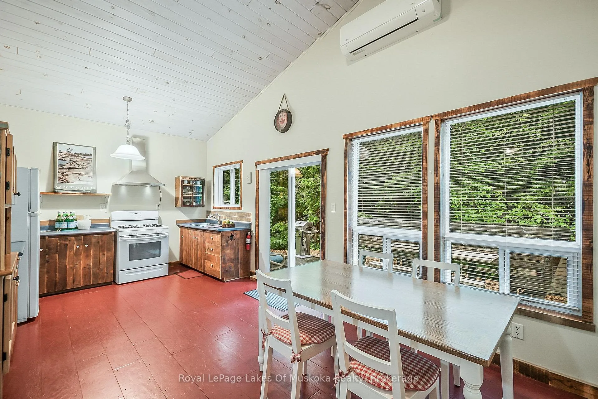 Photo 4 of 1009 Kirbys Beach Road, Bracebridge, Muskoka (N) — HOMEH