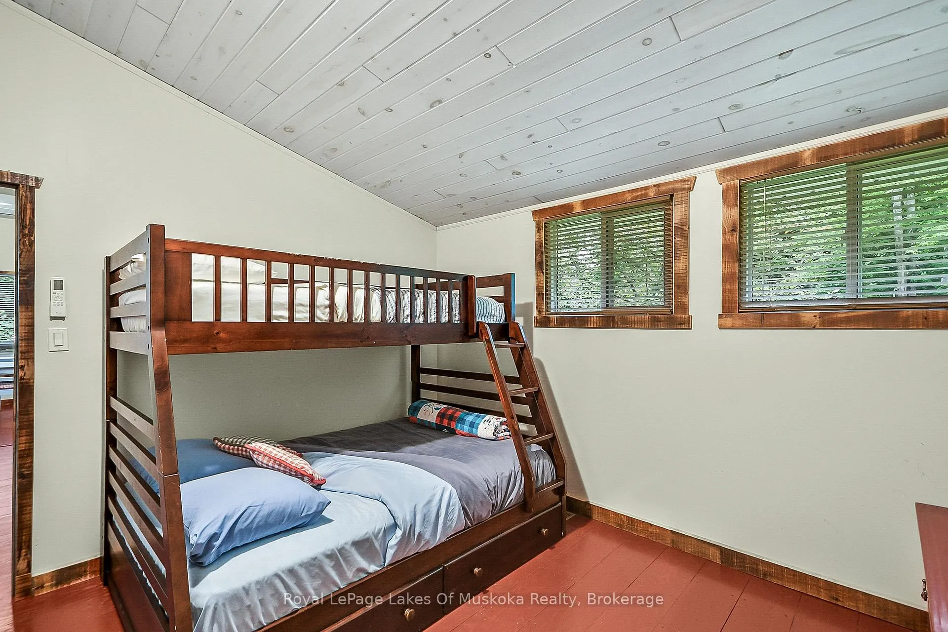 Photo 9 of 1009 Kirbys Beach Road, Bracebridge, Muskoka (N) — HOMEH